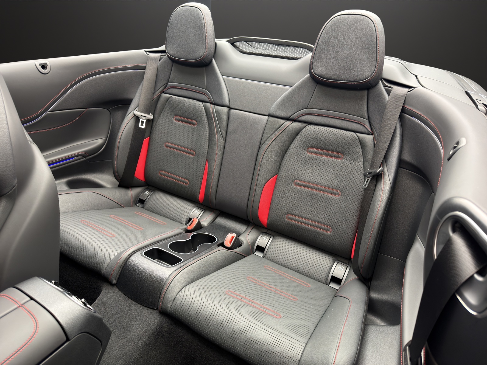 MERCEDES-BENZ AMG CLE 53 4MATIC+ Cabriolet-image-12