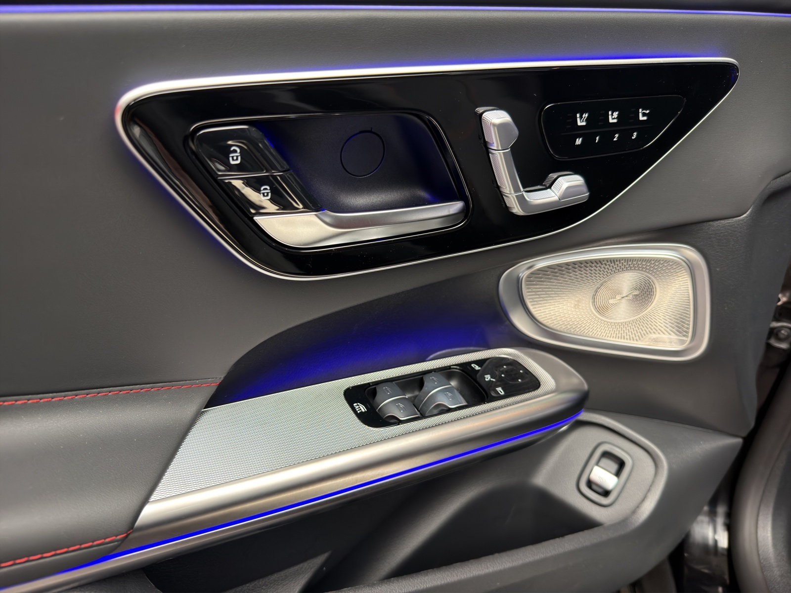 MERCEDES-BENZ AMG CLE 53 4MATIC+ Cabriolet-image-13
