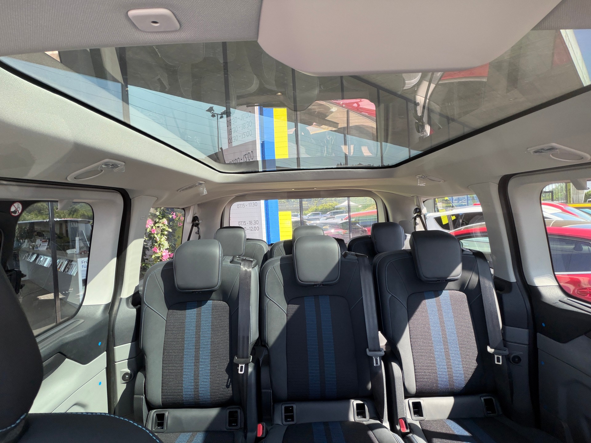 FORD Tourneo Bus 320 L1H1 Sport Automat 4x4-image-10