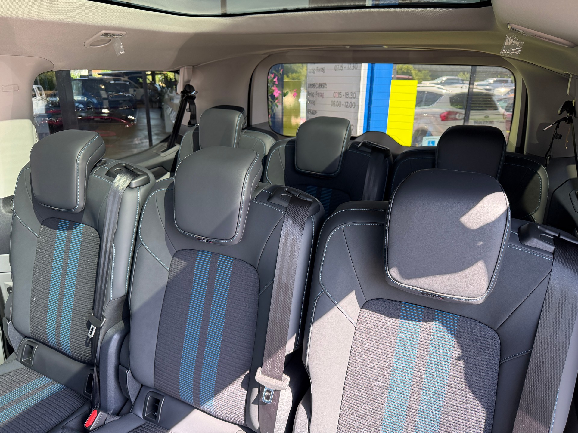 FORD Tourneo Bus 320 L1H1 Sport Automat 4x4-image-9
