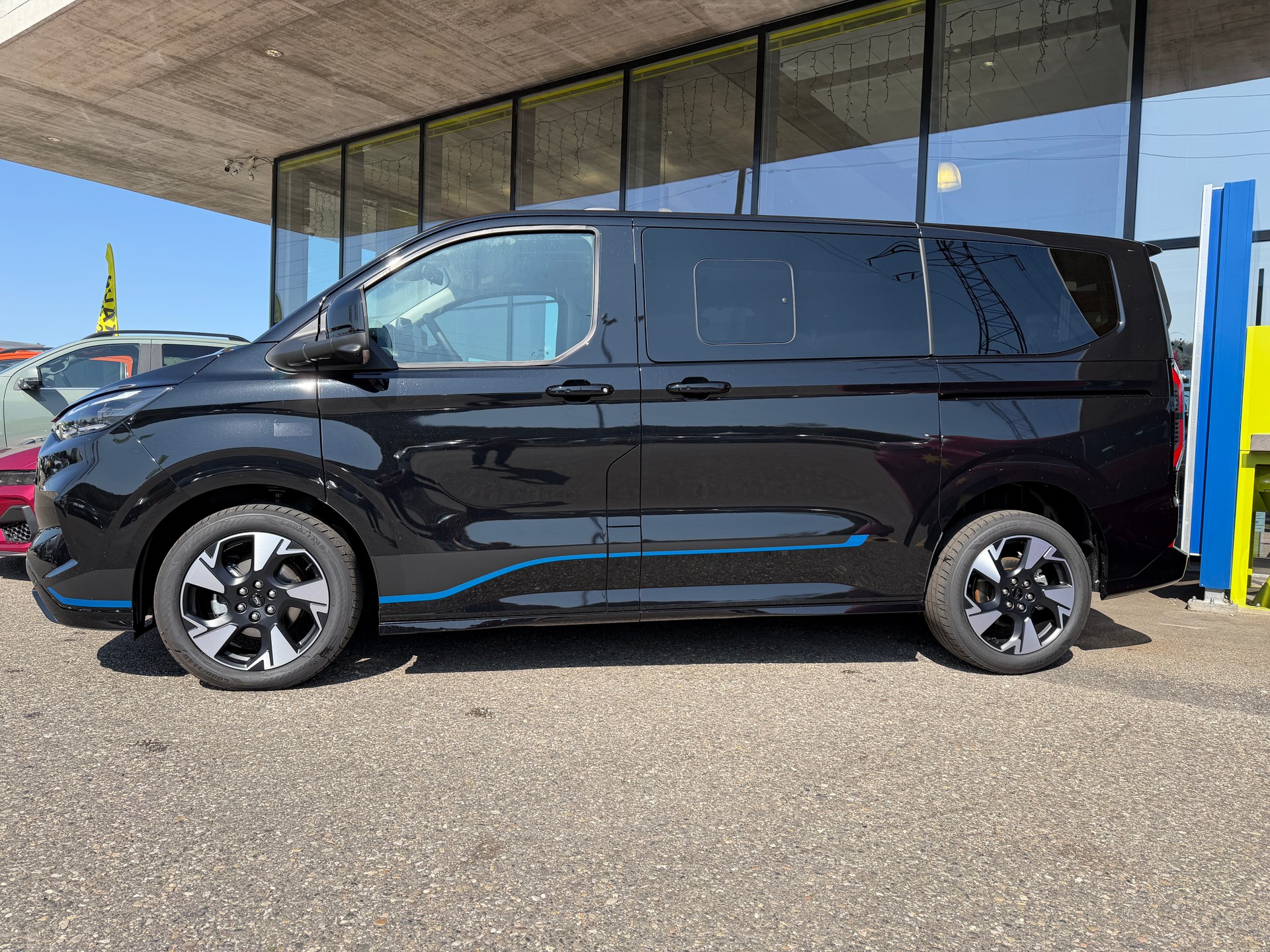 FORD Tourneo Bus 320 L1H1 Sport Automat 4x4-showroom-element-3