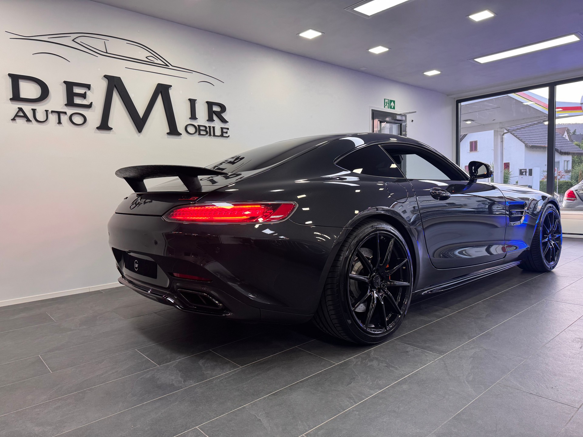 MERCEDES-BENZ AMG GT S Speedshift DCT *Performance Sitze / Panorama / Burmester / Carbon / Night-Paket / CH-Fahrzeug*-image-3