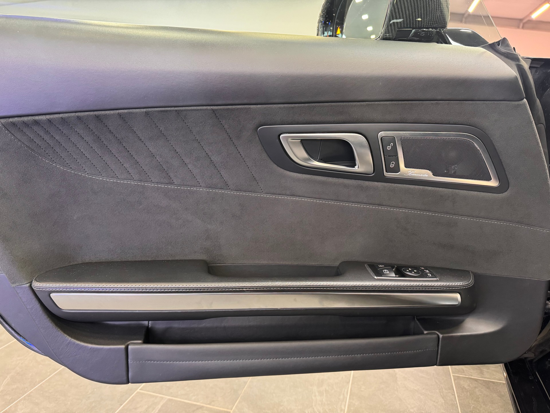 MERCEDES-BENZ AMG GT S Speedshift DCT *Performance Sitze / Panorama / Burmester / Carbon / Night-Paket / CH-Fahrzeug*-image-9