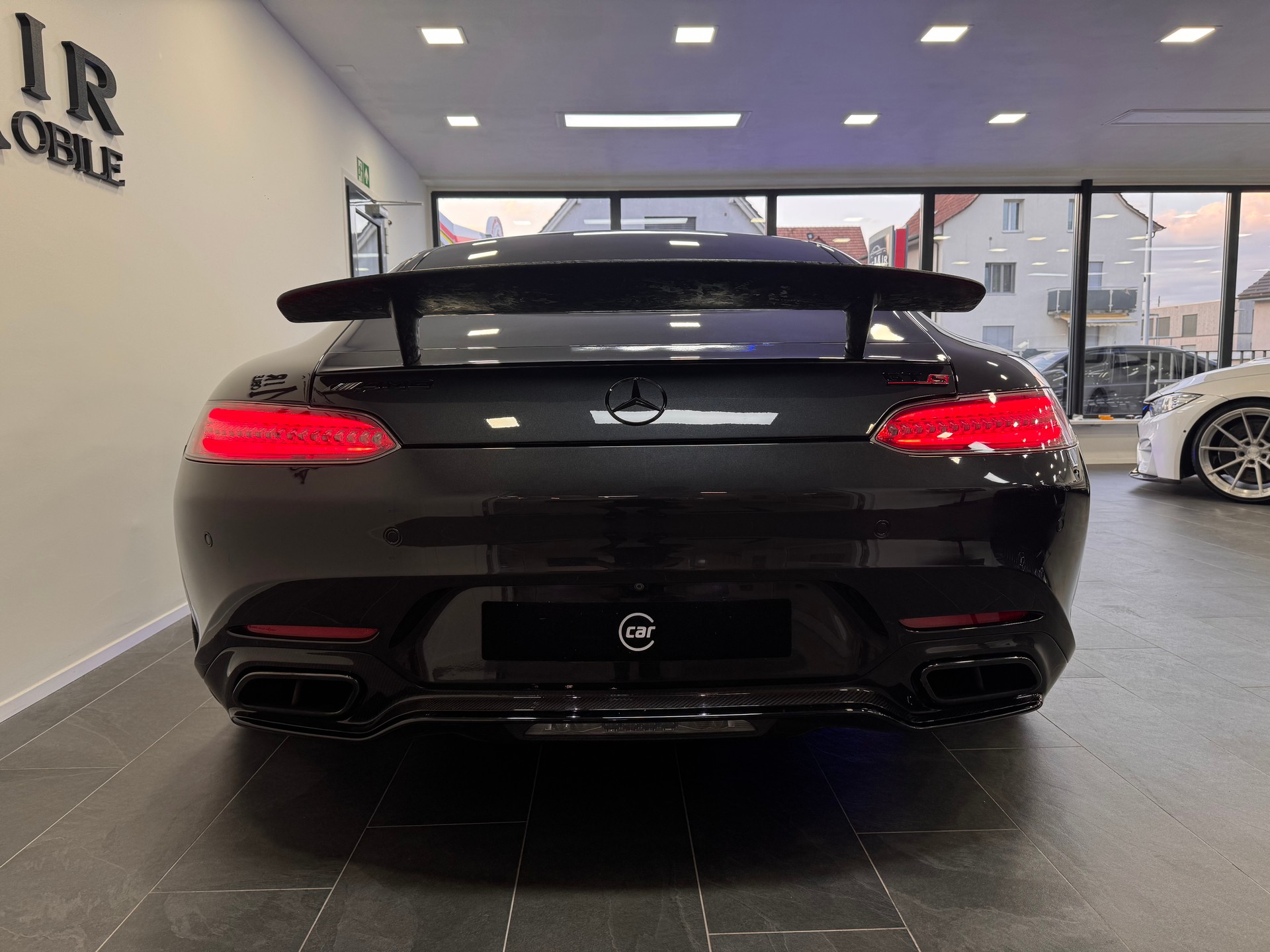 MERCEDES-BENZ AMG GT S Speedshift DCT *Performance Sitze / Panorama / Burmester / Carbon / Night-Paket / CH-Fahrzeug*-image-4