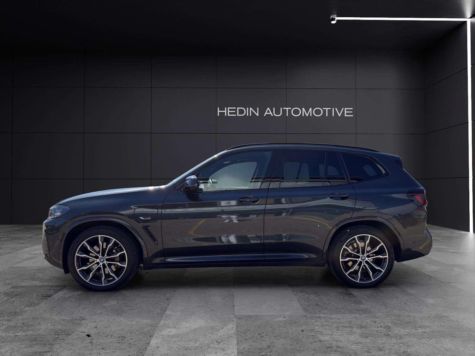 BMW X3 xDrive30e-showroom-element-2