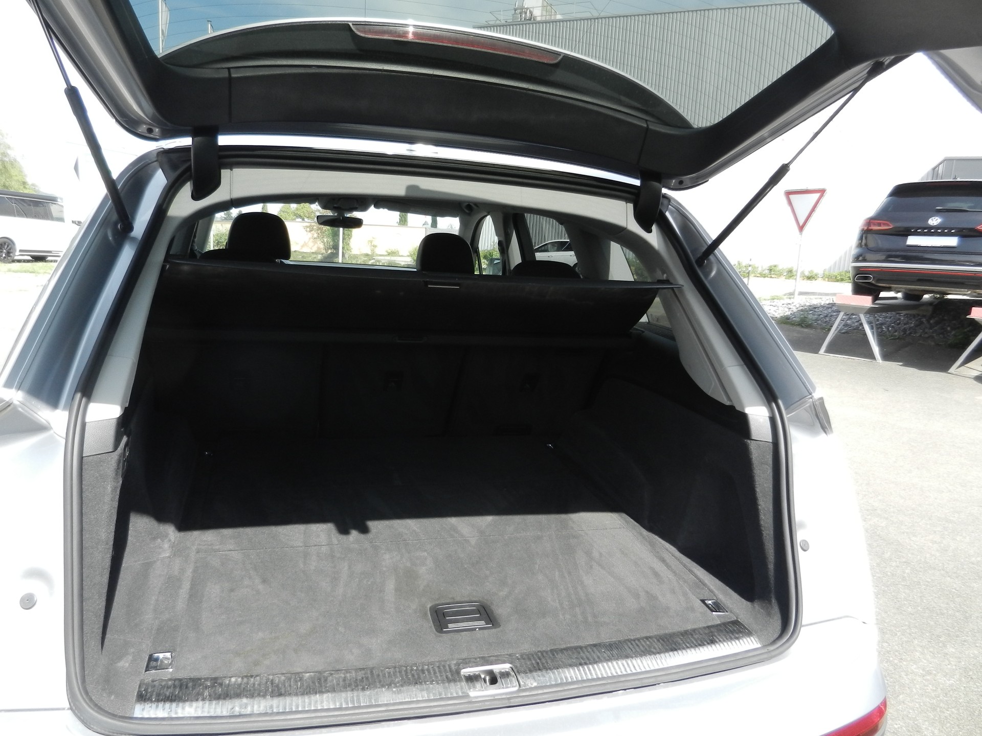 AUDI Q7 3.0 TDI quattro tiptronic-image-11