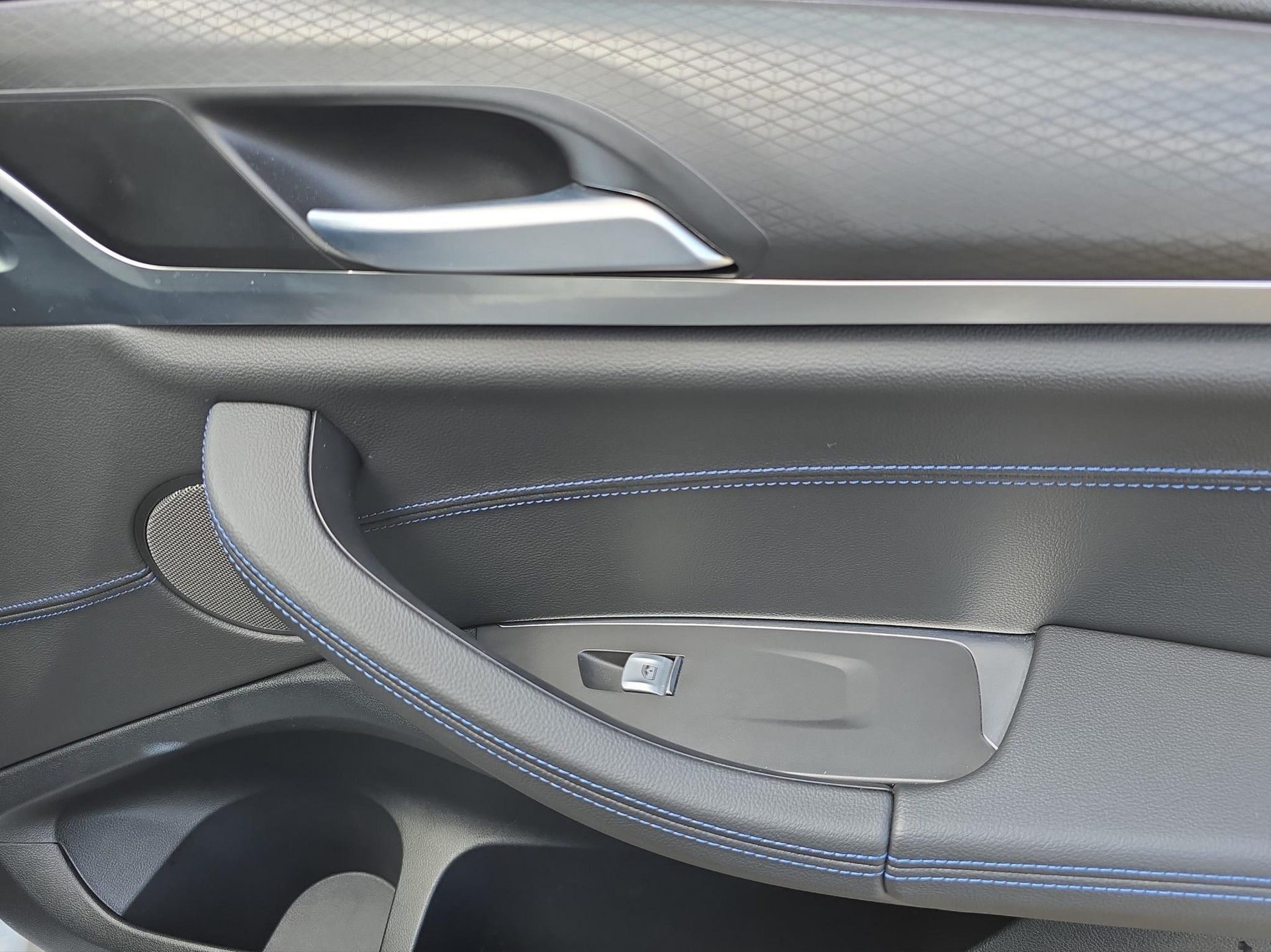 BMW iX3 Impressive-image-17
