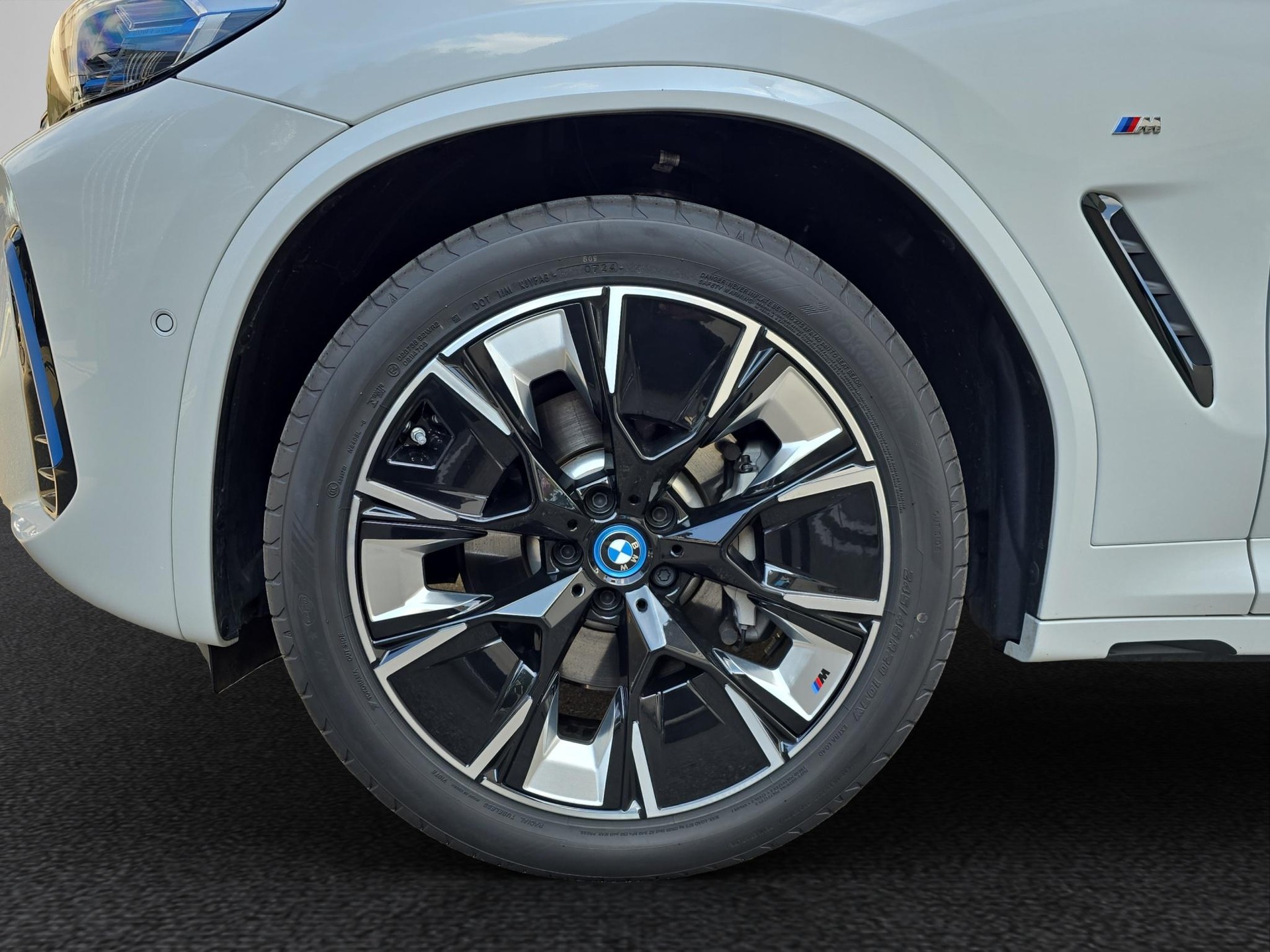 BMW iX3 Impressive-image-10