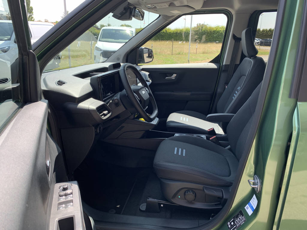 FORD E-Tourneo Courier Active-image-5