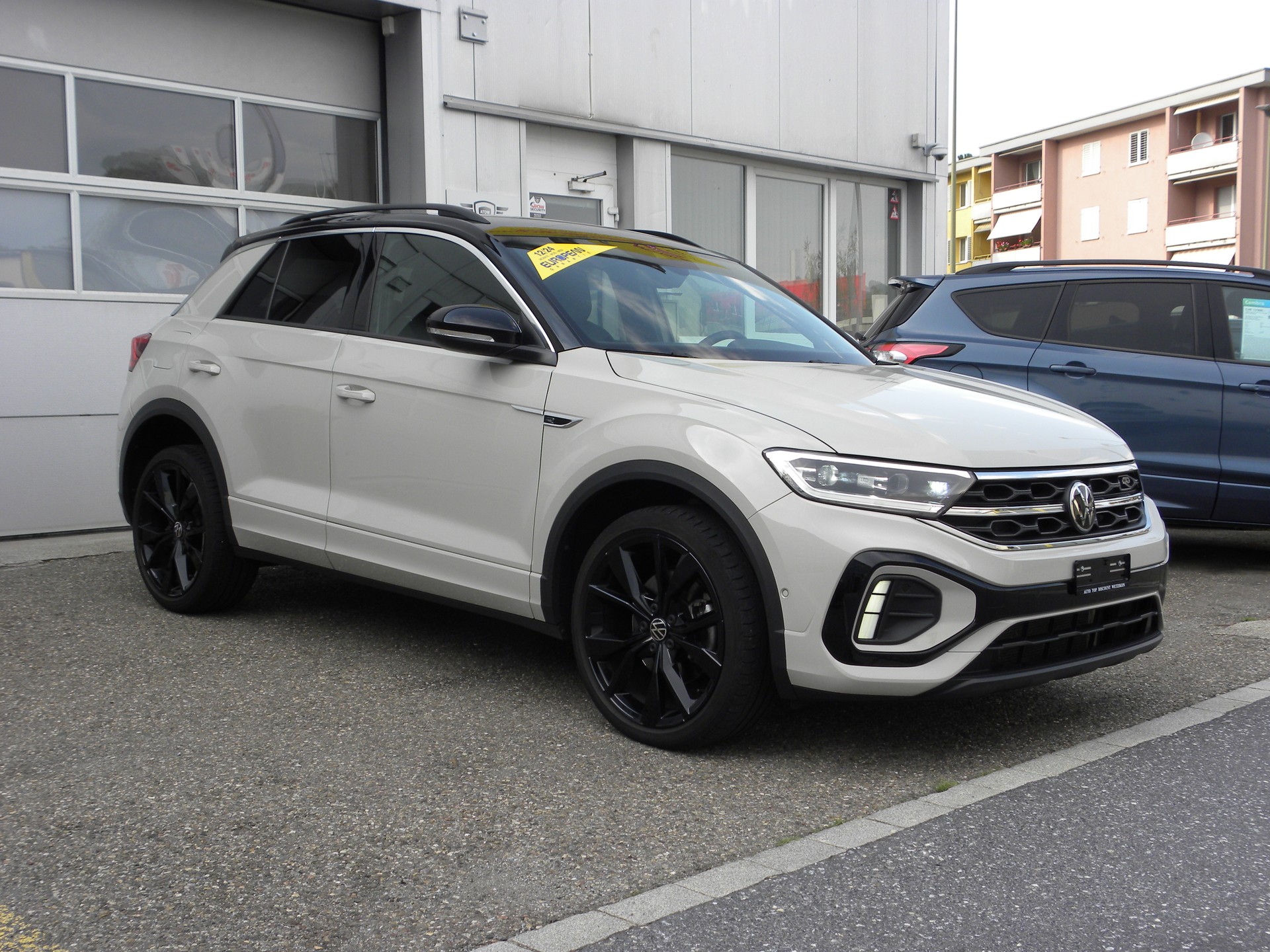 VW T-Roc 2.0 TSI R-Line DSG 4Motion-image-1