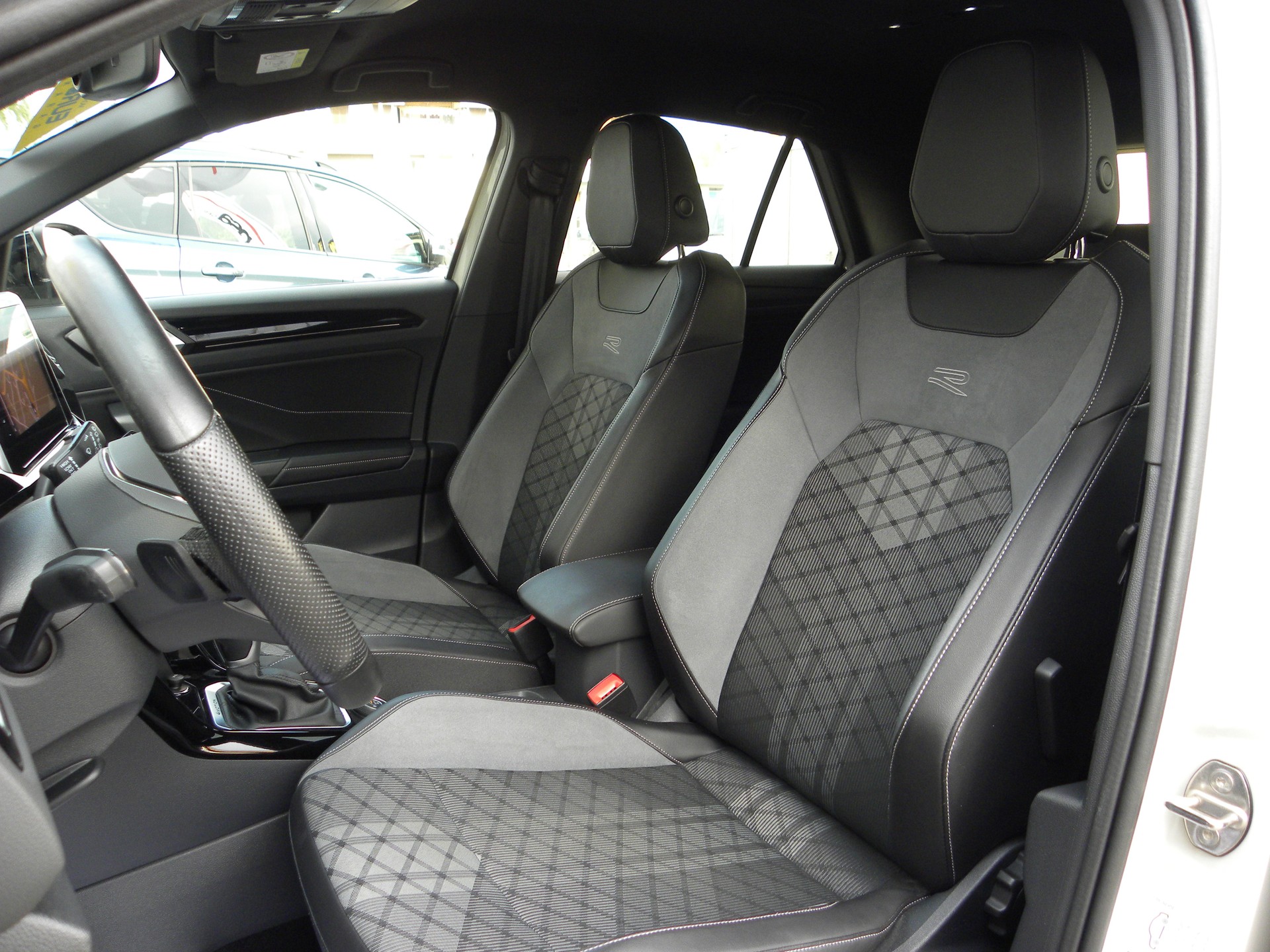 VW T-Roc 2.0 TSI R-Line DSG 4Motion-image-8