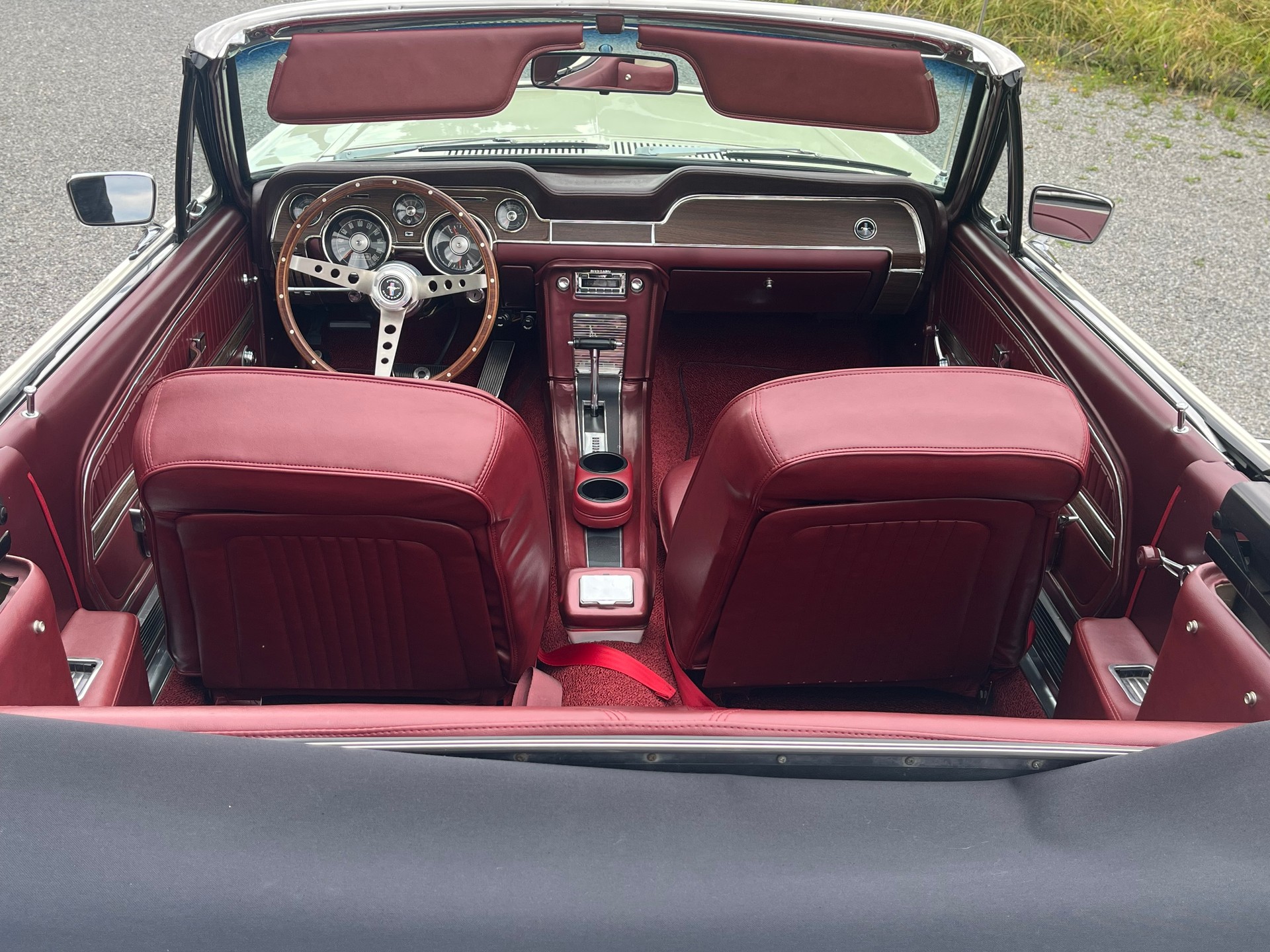 FORD Mustang GT 390 Convertible-image-21