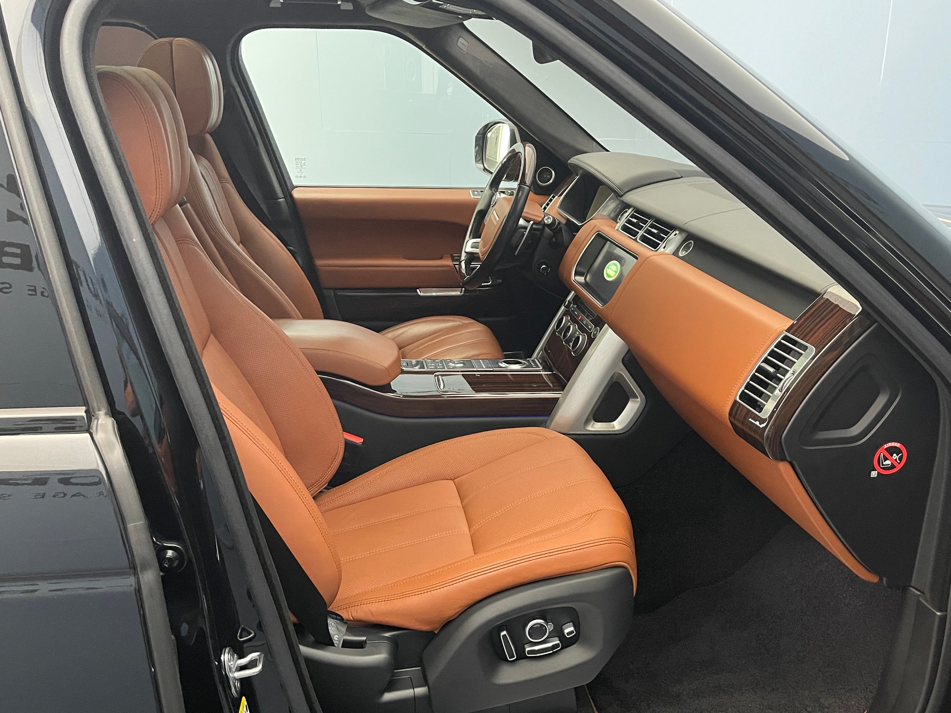 LAND ROVER Range Rover 4.4 SDV8 Autobiography-image-7