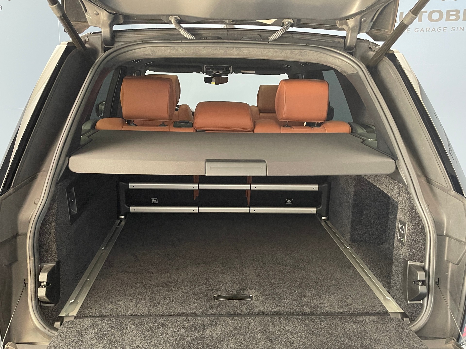 LAND ROVER Range Rover 4.4 SDV8 Autobiography-image-12