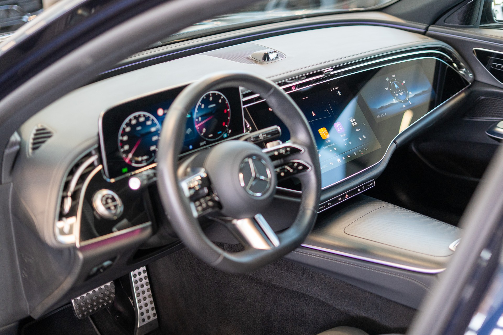 MERCEDES-BENZ E 220 d AMG Line / MBUX Superscreen / 360°Kamera / Ambientebeleuchtung-image-9