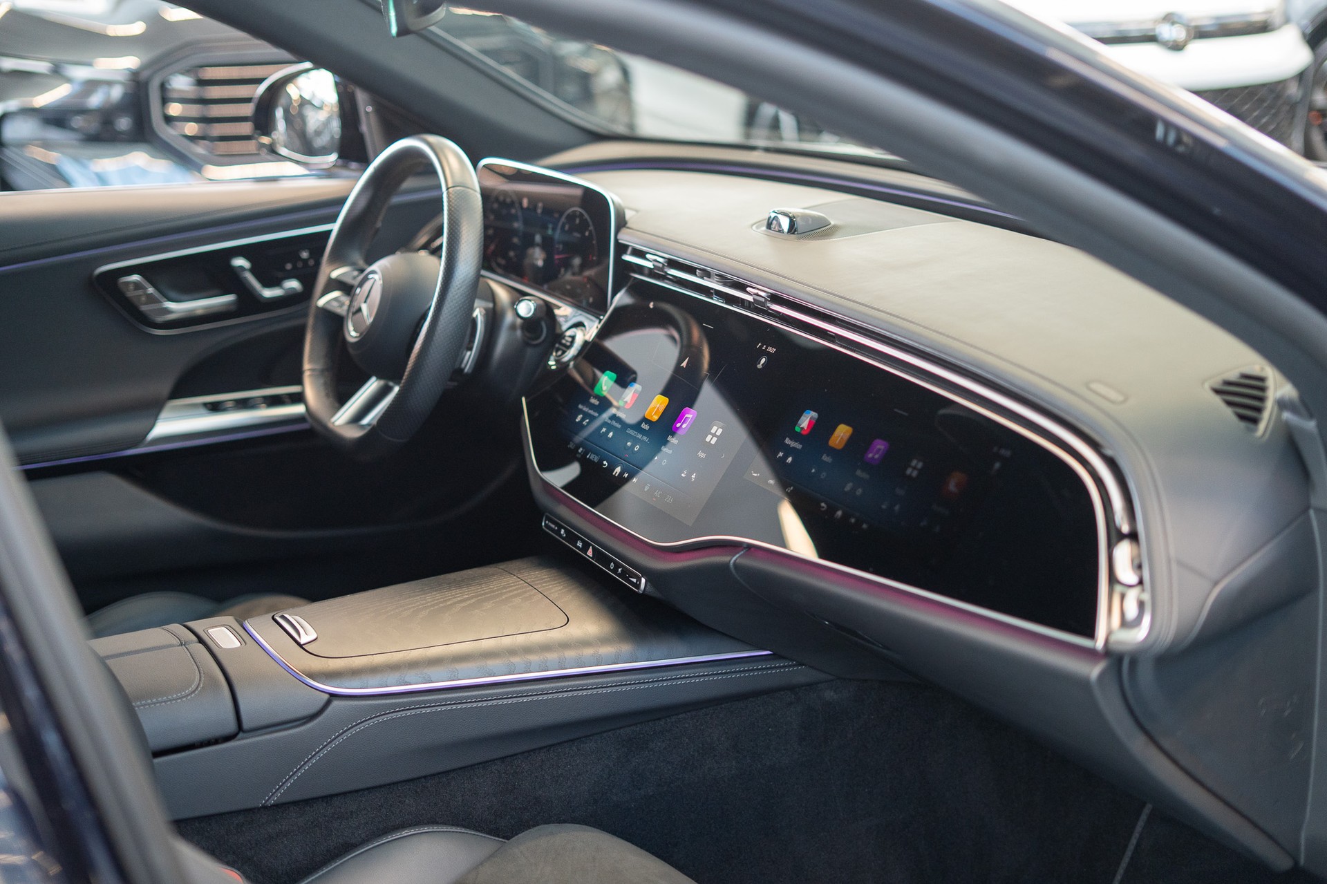 MERCEDES-BENZ E 220 d AMG Line / MBUX Superscreen / 360°Kamera / Ambientebeleuchtung-image-15