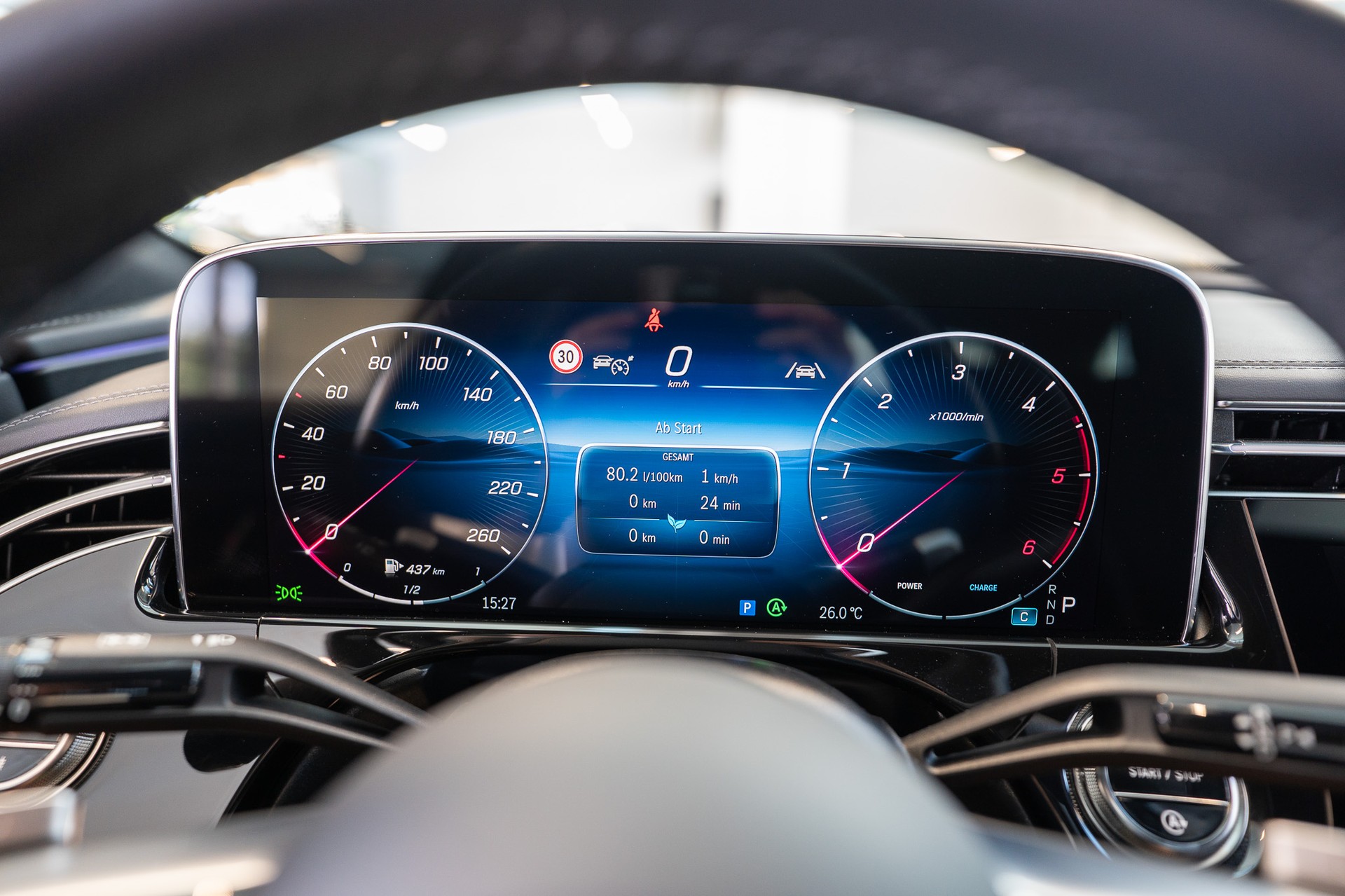 MERCEDES-BENZ E 220 d AMG Line / MBUX Superscreen / 360°Kamera / Ambientebeleuchtung-image-19