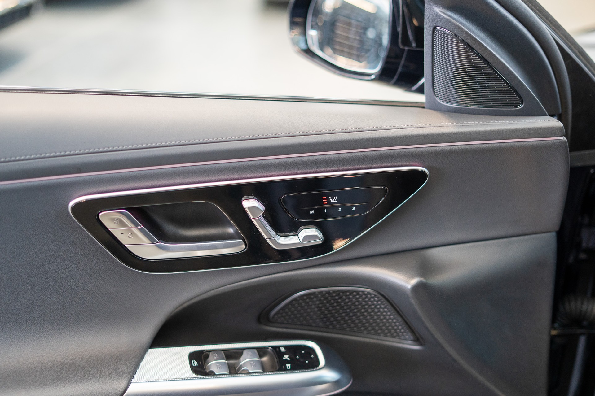 MERCEDES-BENZ E 220 d AMG Line / MBUX Superscreen / 360°Kamera / Ambientebeleuchtung-image-11