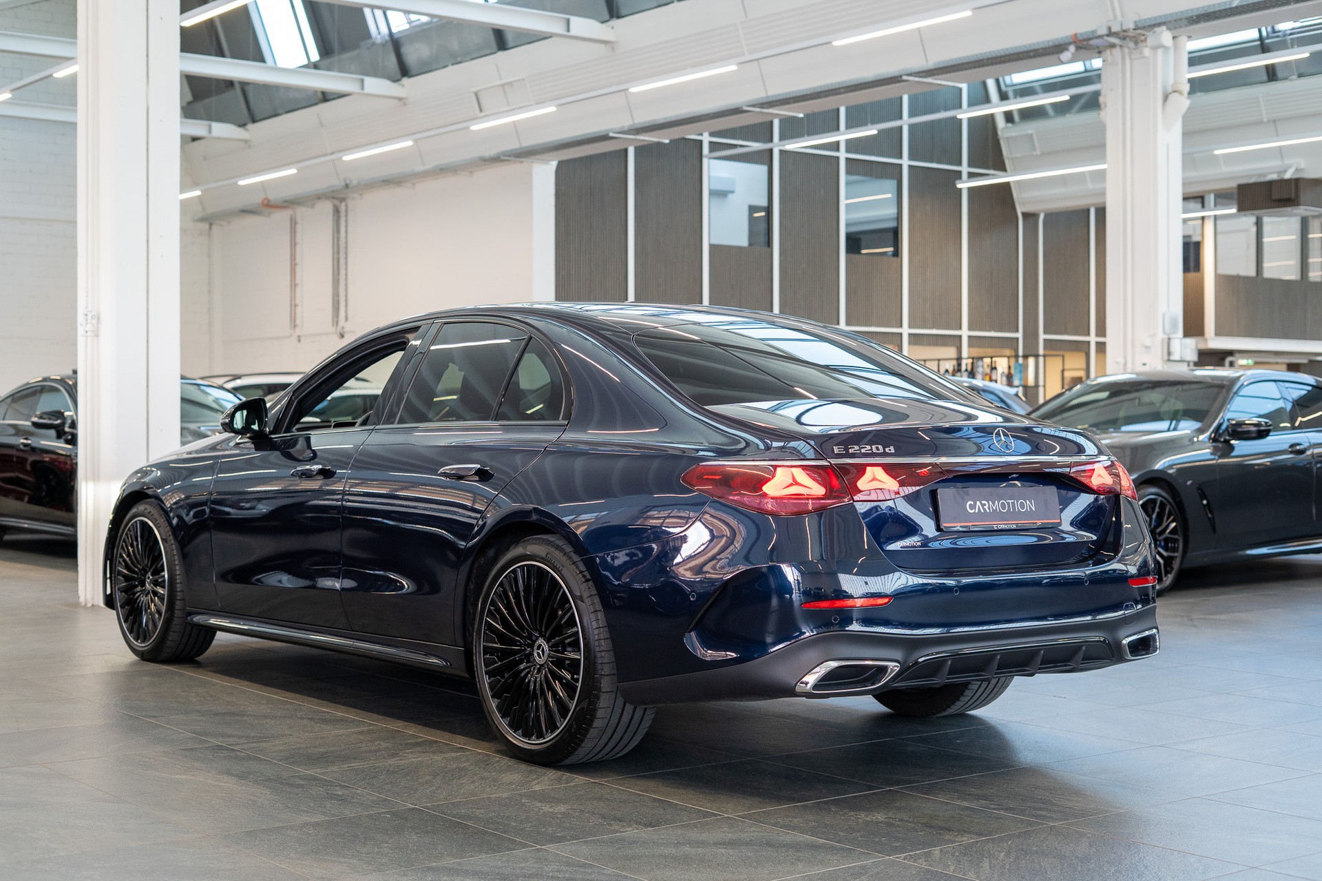 MERCEDES-BENZ E 220 d AMG Line / MBUX Superscreen / 360°Kamera / Ambientebeleuchtung-image-7