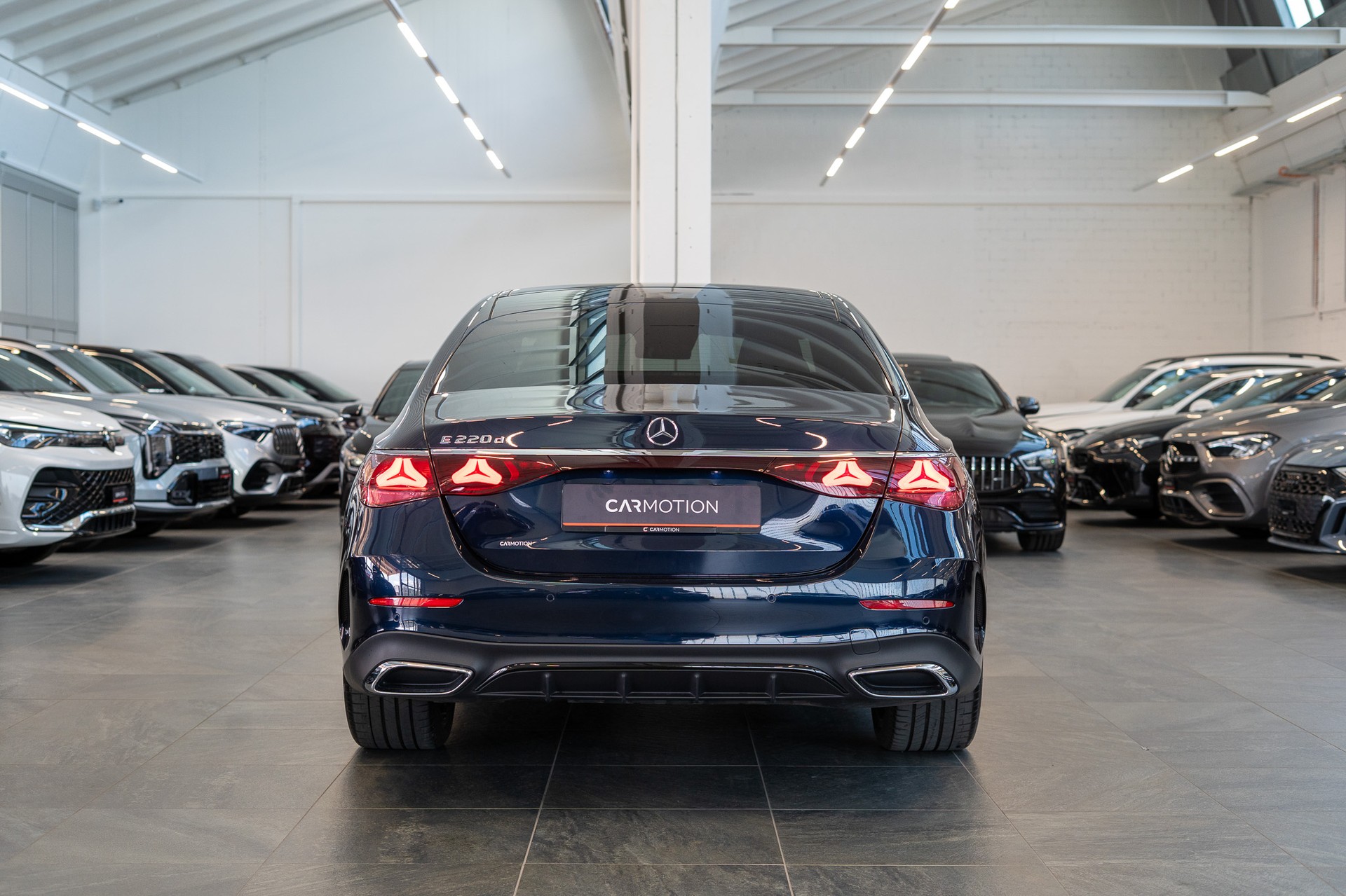 MERCEDES-BENZ E 220 d AMG Line / MBUX Superscreen / 360°Kamera / Ambientebeleuchtung-image-5