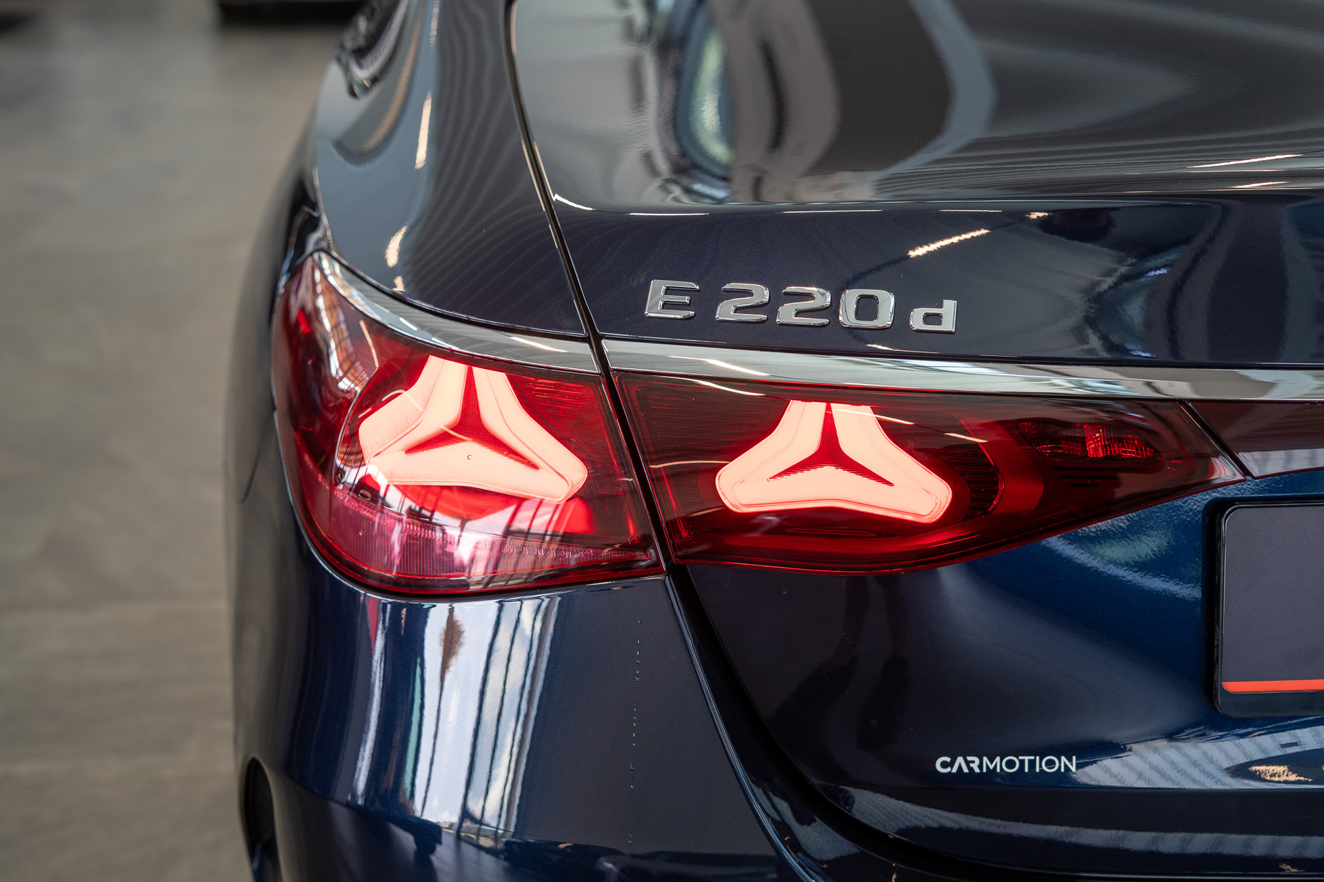 MERCEDES-BENZ E 220 d AMG Line / MBUX Superscreen / 360°Kamera / Ambientebeleuchtung-image-4