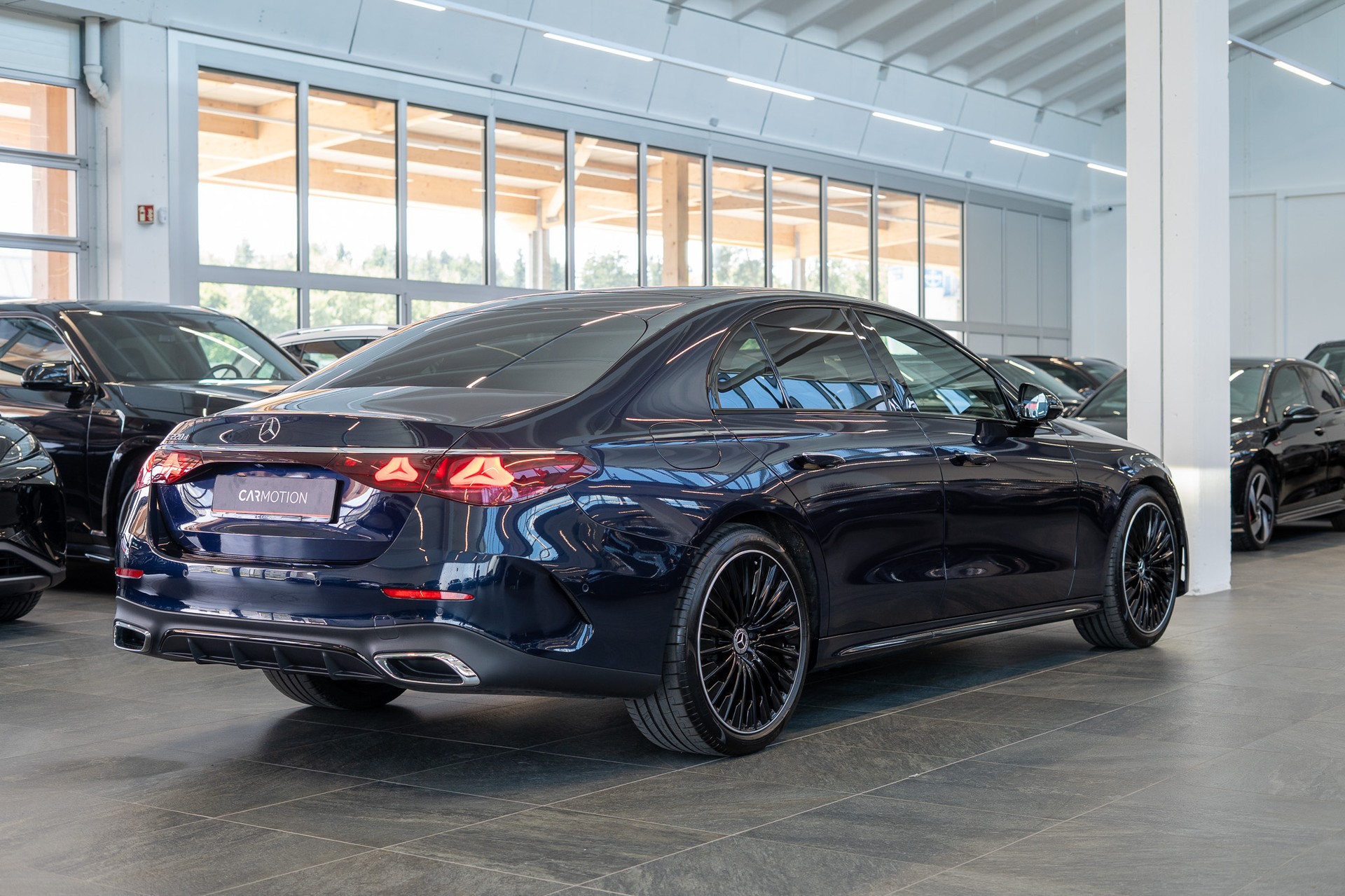 MERCEDES-BENZ E 220 d AMG Line / MBUX Superscreen / 360°Kamera / Ambientebeleuchtung-image-3