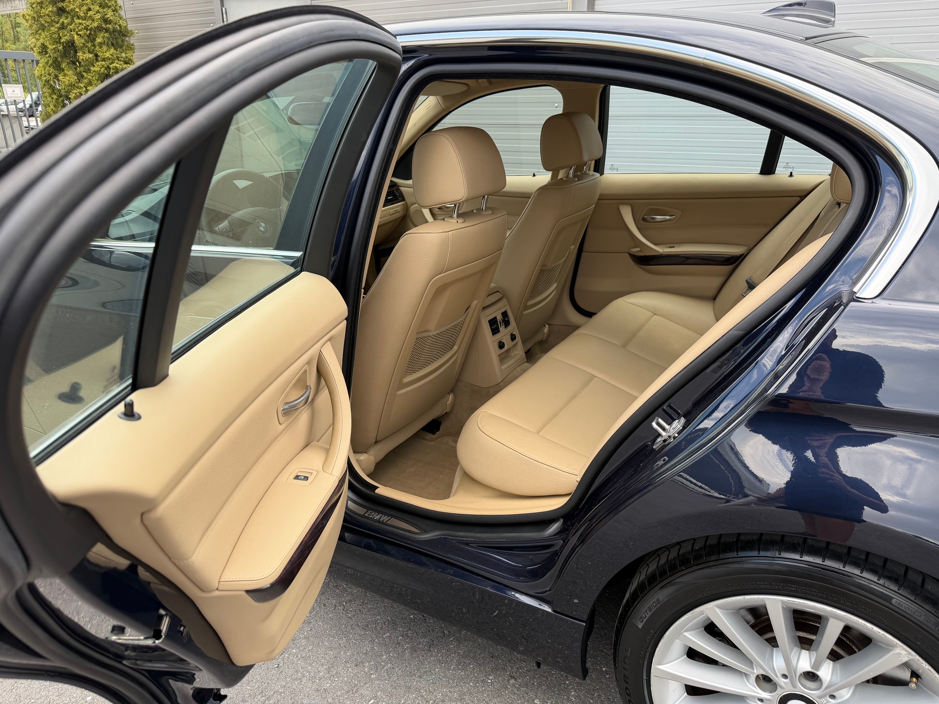 BMW BMW 330d xDrive LCI Steptronic Frisch MFK-image-10