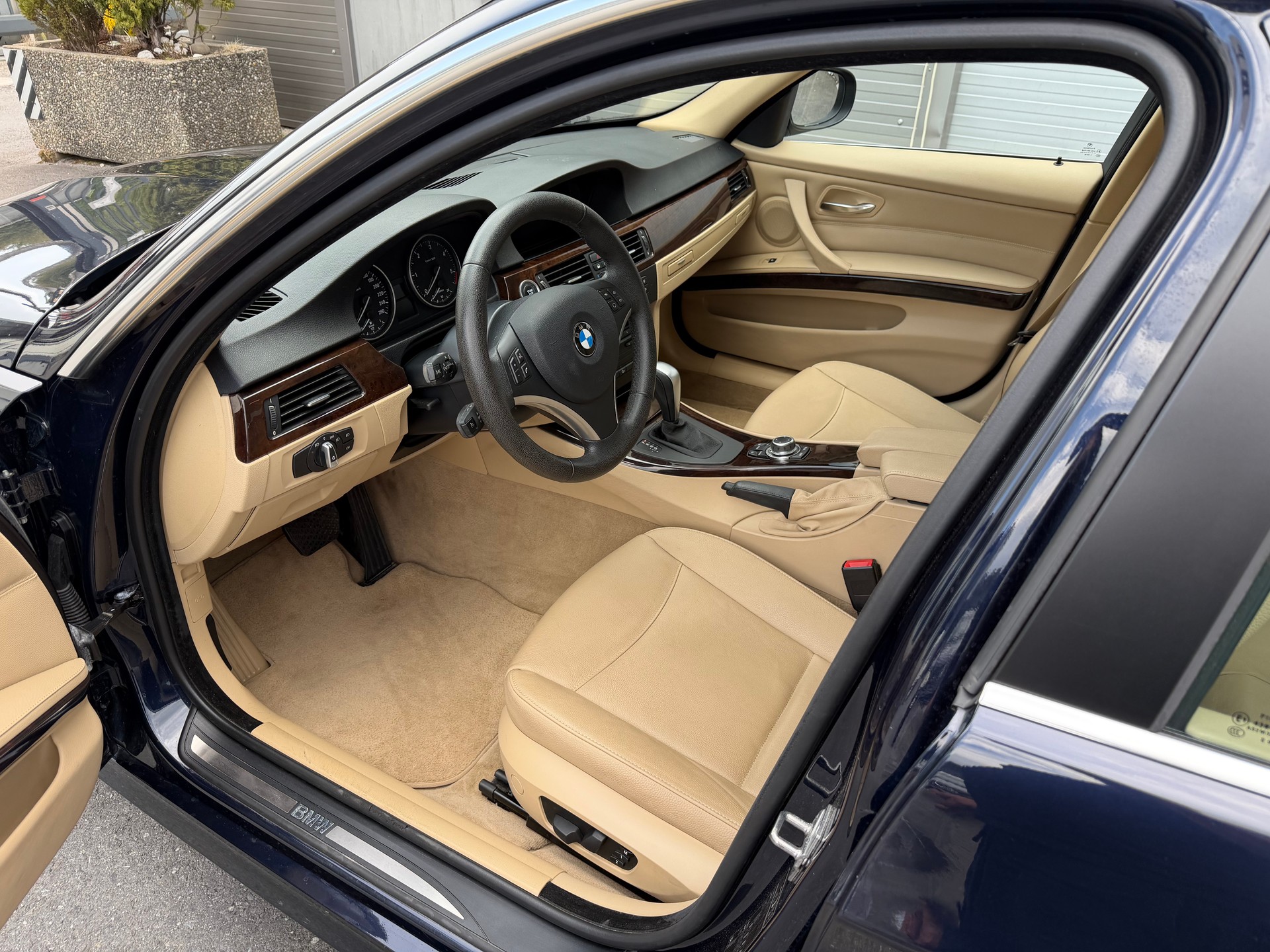 BMW BMW 330d xDrive LCI Steptronic Frisch MFK-image-8