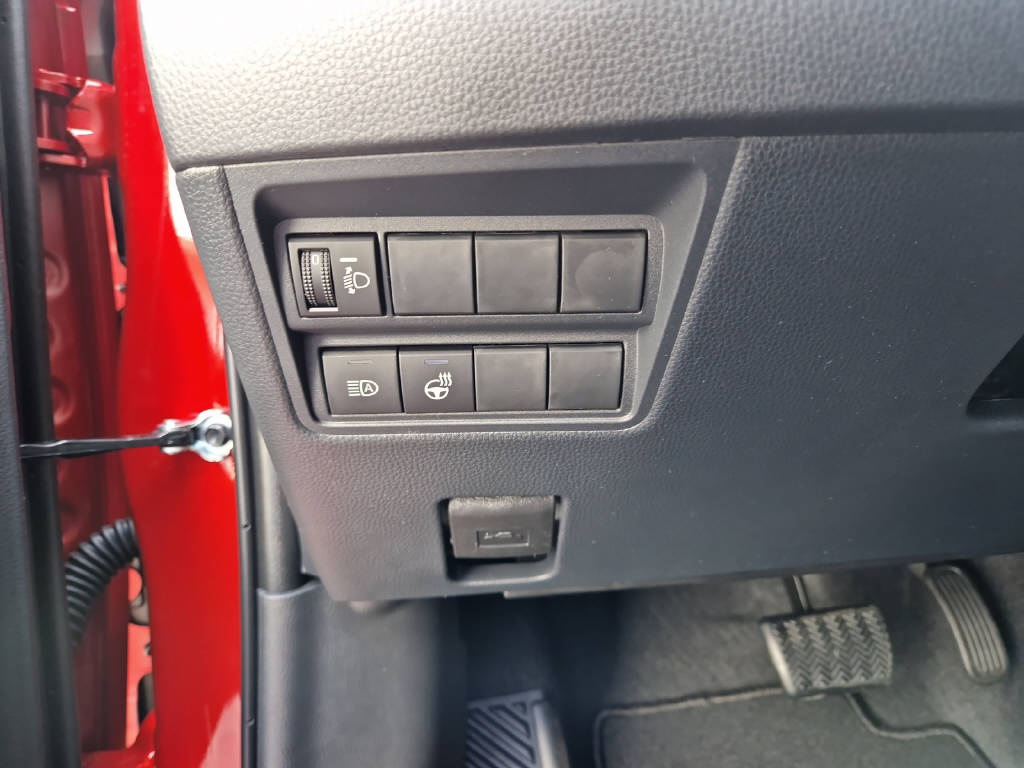 TOYOTA Yaris 1.5 VVT-i HSD Premium 47408/001-image-19