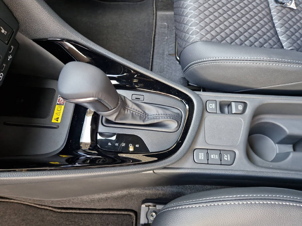 TOYOTA Yaris 1.5 VVT-i HSD Premium 47408/001-image-20