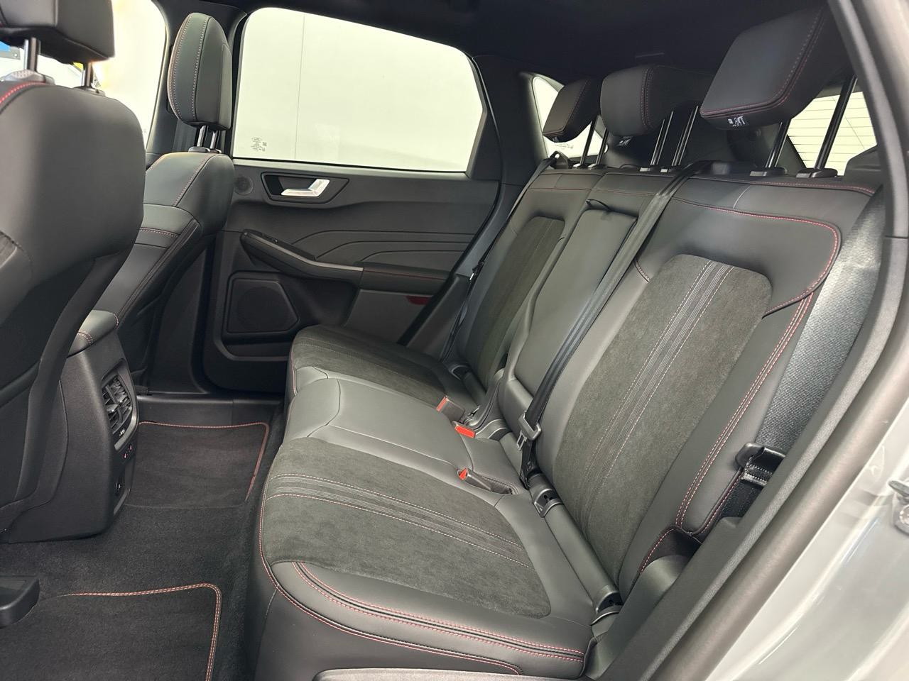 FORD Kuga 2.5 PHEV ST-Line X 243PS-image-13