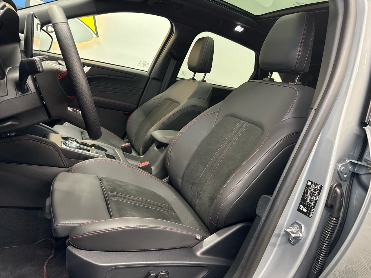 FORD Kuga 2.5 PHEV ST-Line X 243PS-image-3