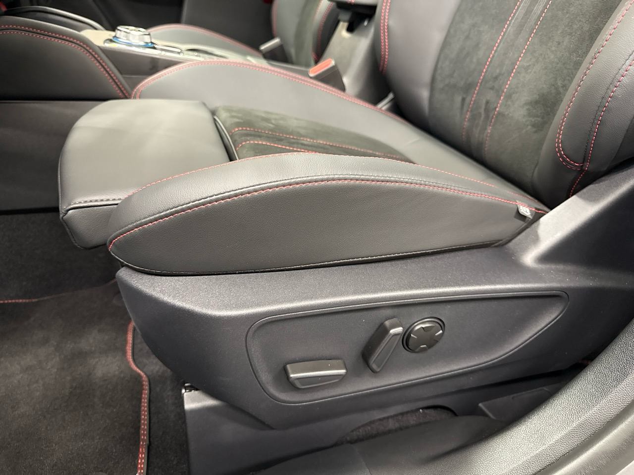 FORD Kuga 2.5 PHEV ST-Line X 243PS-image-4
