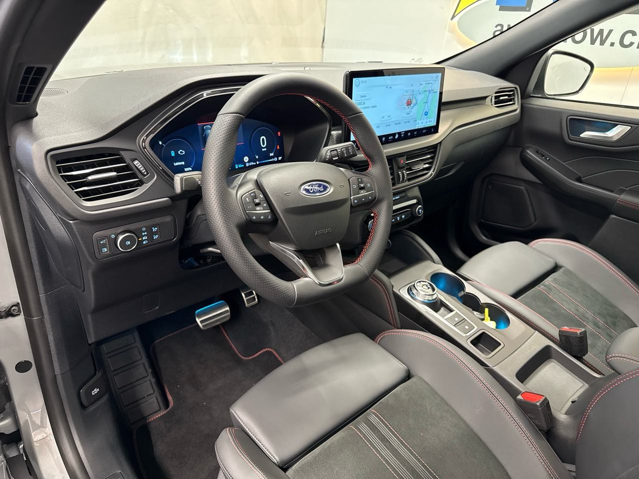 FORD Kuga 2.5 PHEV ST-Line X 243PS-image-2