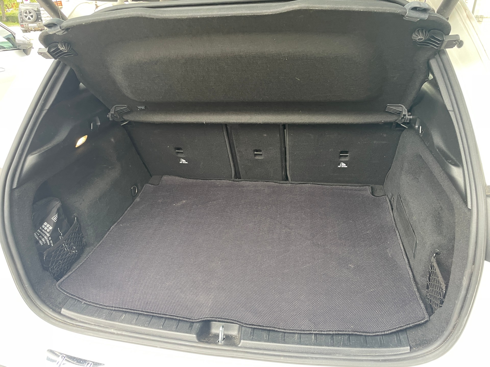 MERCEDES-BENZ EQA 350 AMG Line 4Matic-image-6