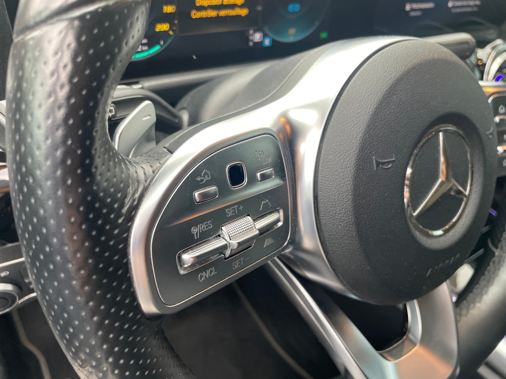 MERCEDES-BENZ EQA 350 AMG Line 4Matic-image-11