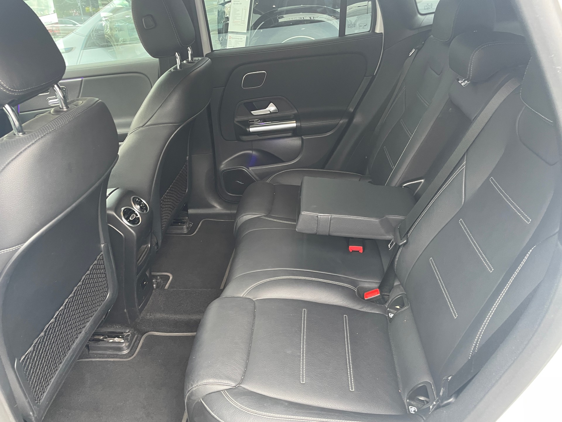 MERCEDES-BENZ EQA 350 AMG Line 4Matic-image-8