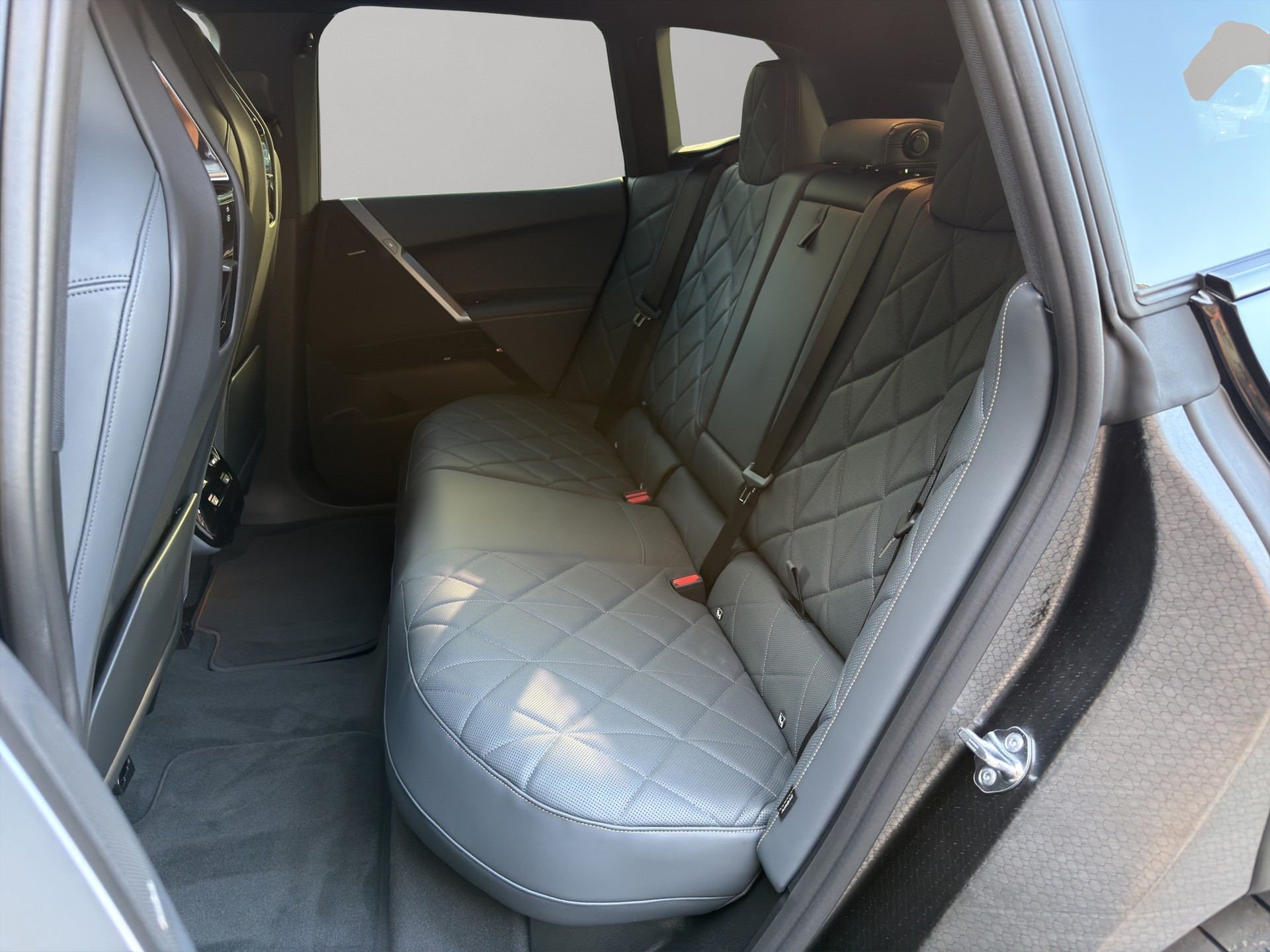 BMW iX xDrive60 M Sport Pro-image-17