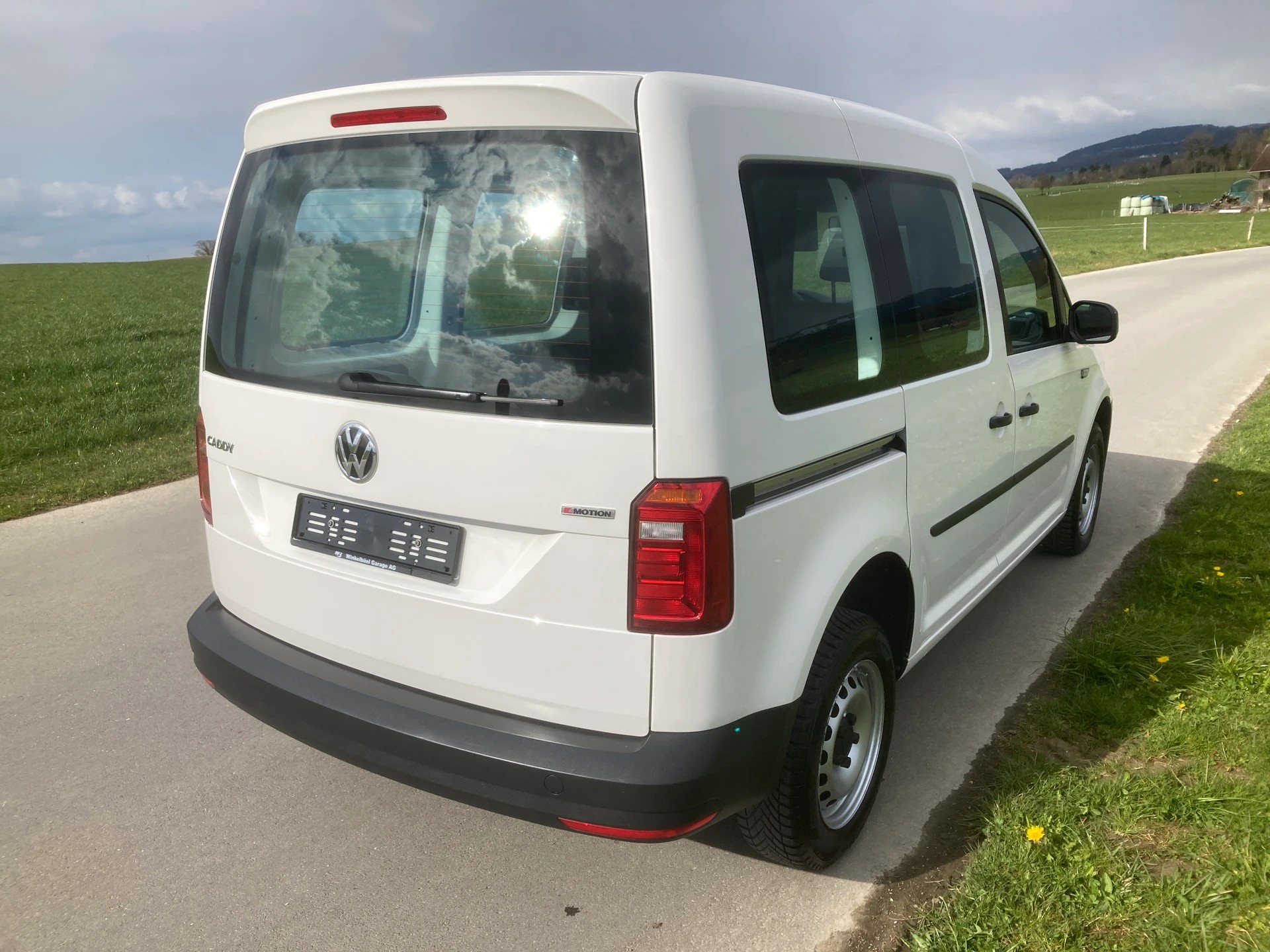 VW Caddy 2.0TDI 4Motion BlueMotion Technology mit 2 Schiebetüren-image-2