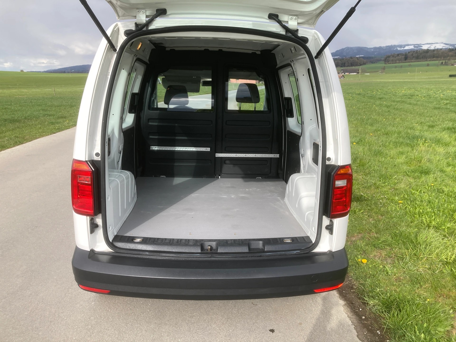VW Caddy 2.0TDI 4Motion BlueMotion Technology mit 2 Schiebetüren-image-5