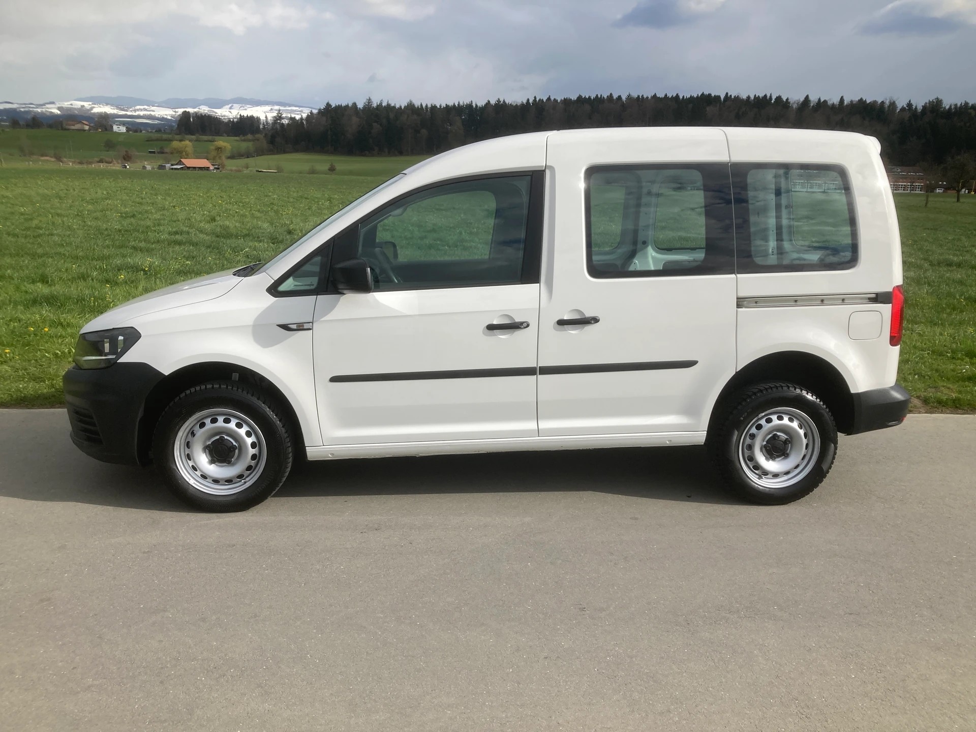 VW Caddy 2.0TDI 4Motion BlueMotion Technology mit 2 Schiebetüren-image-4
