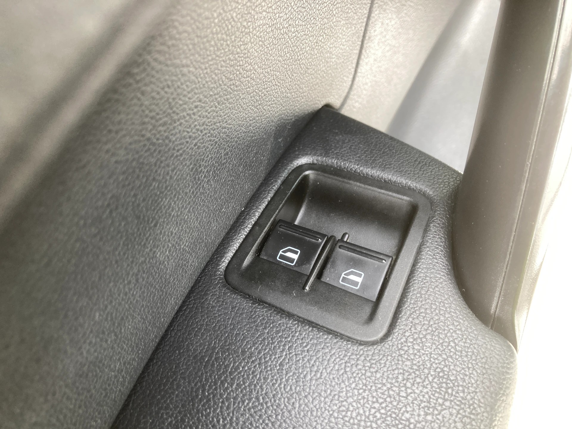 VW Caddy 2.0TDI 4Motion BlueMotion Technology mit 2 Schiebetüren-image-9