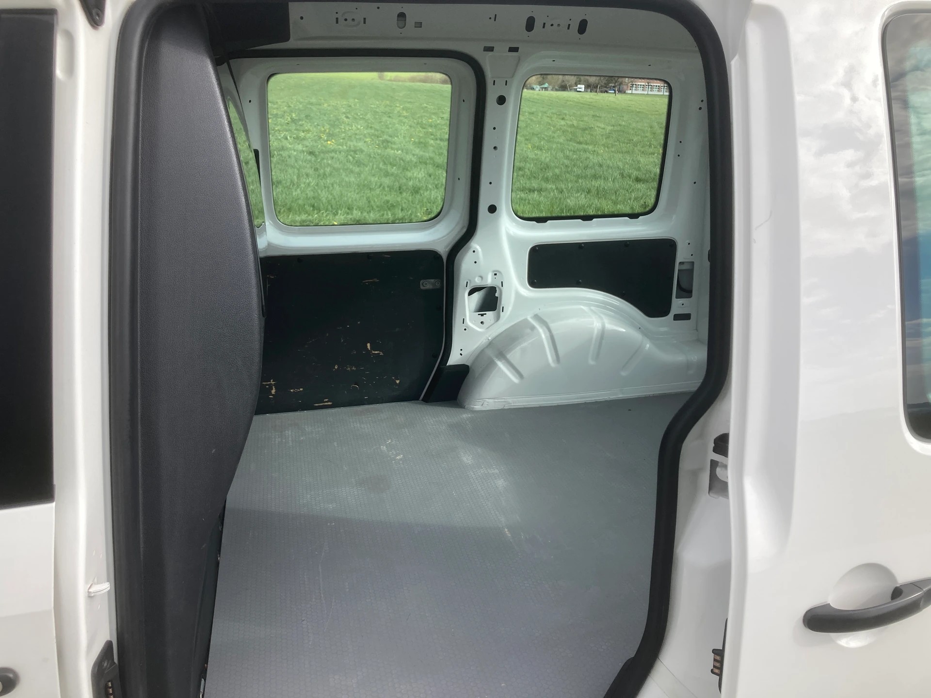 VW Caddy 2.0TDI 4Motion BlueMotion Technology mit 2 Schiebetüren-image-7