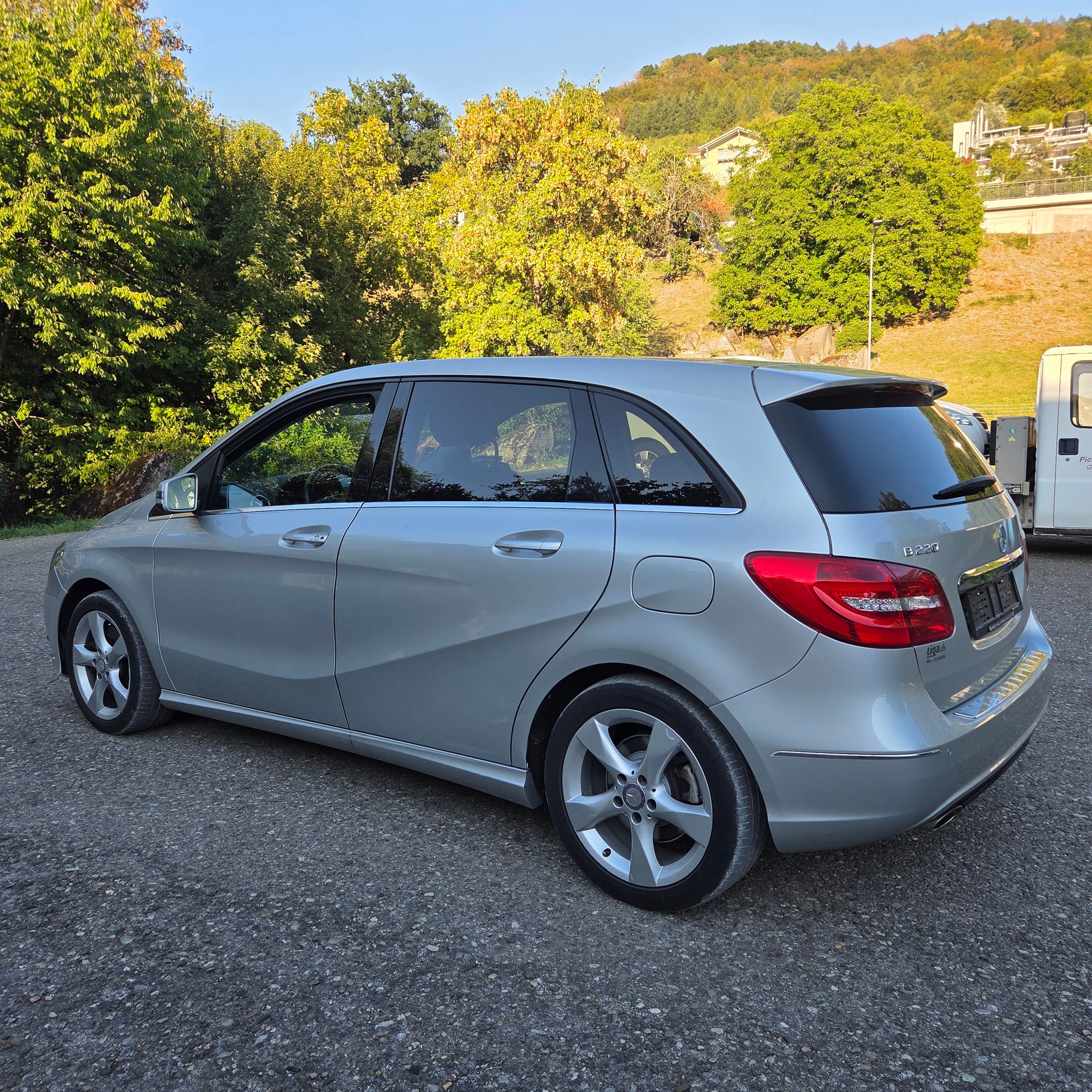 MERCEDES-BENZ B 220 4Matic 7G-DCT-image-2