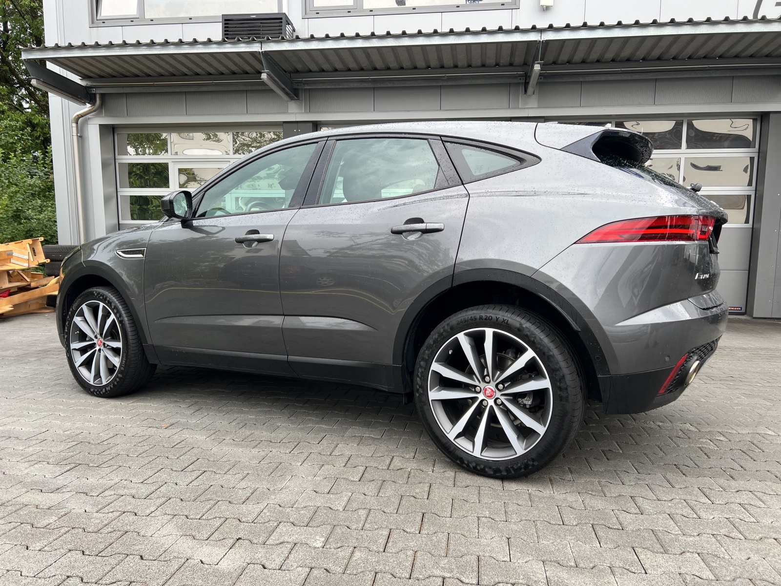 JAGUAR E-Pace 2.0 P200 HSE AWD Automatik-image-2