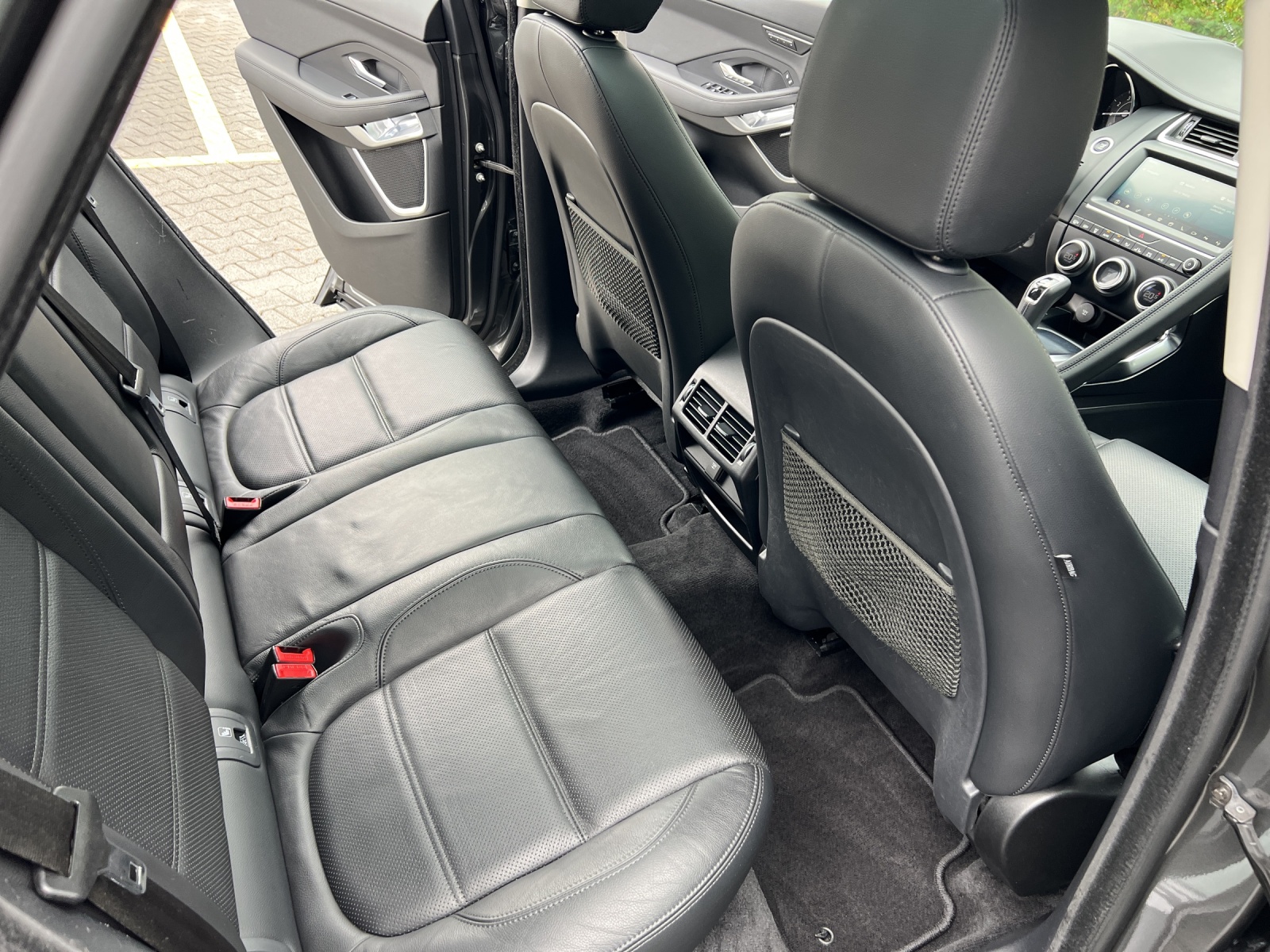 JAGUAR E-Pace 2.0 P200 HSE AWD Automatik-image-7