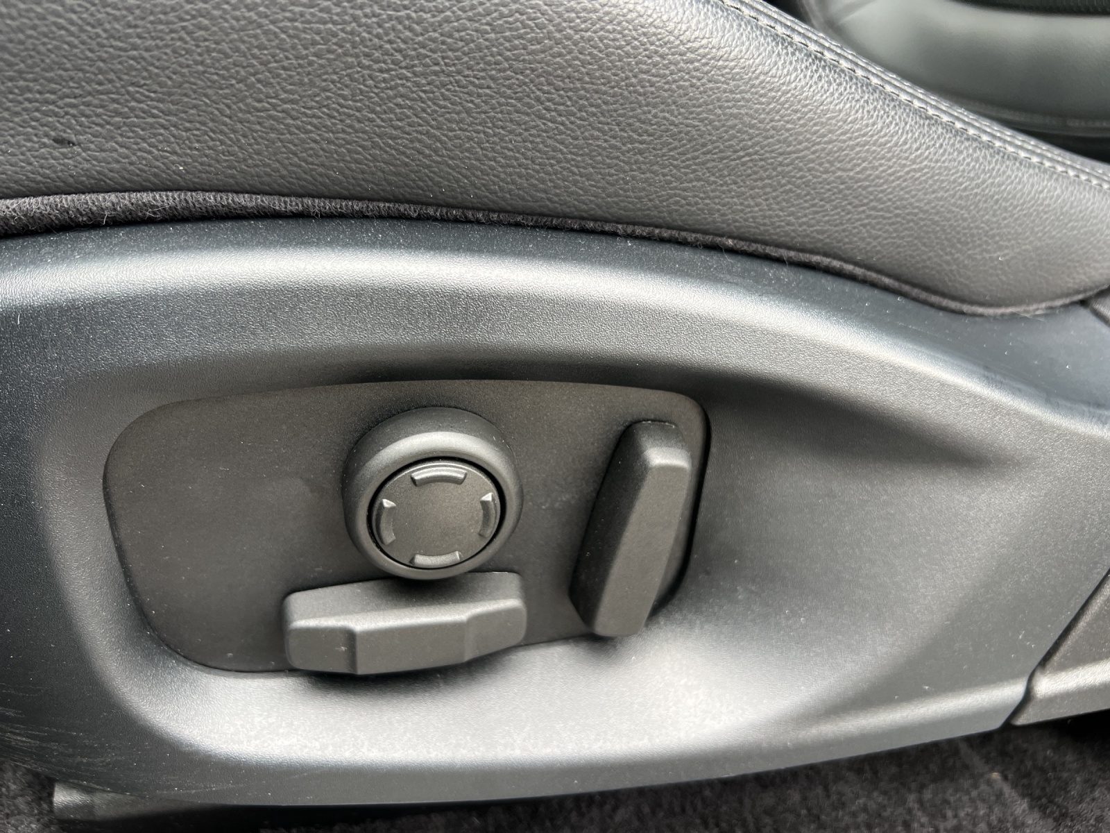 JAGUAR E-Pace 2.0 P200 HSE AWD Automatik-image-11
