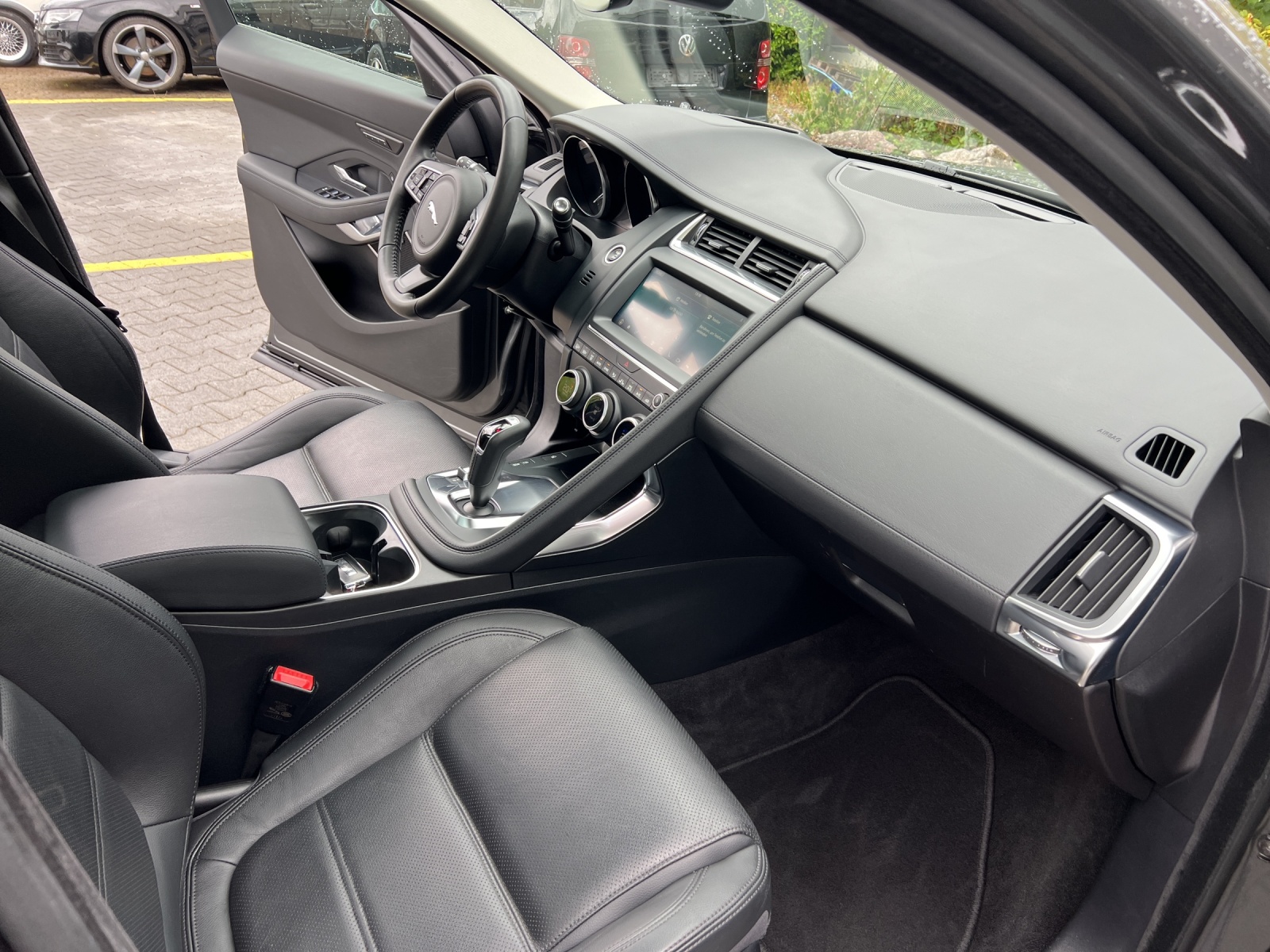 JAGUAR E-Pace 2.0 P200 HSE AWD Automatik-image-6