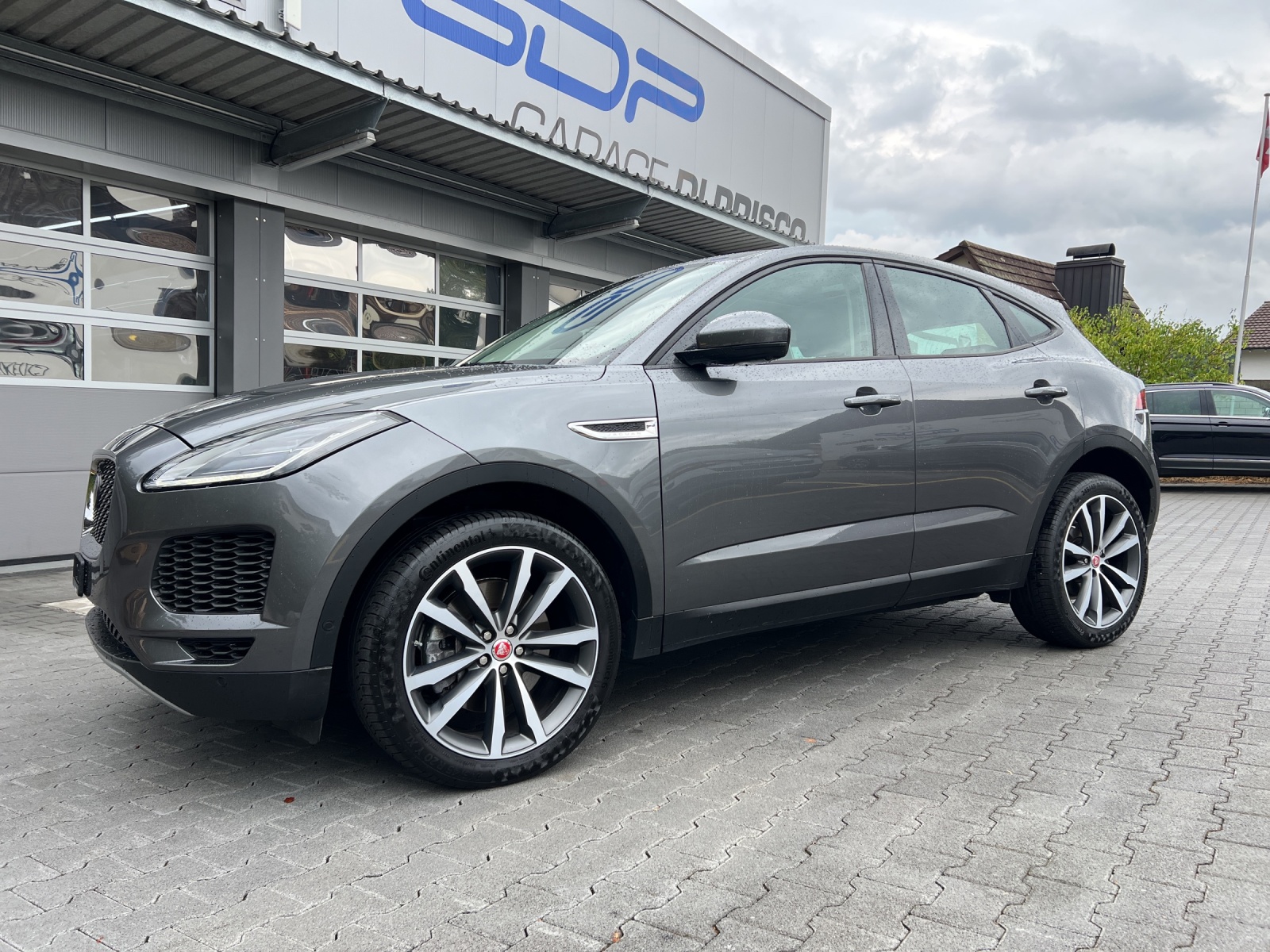 JAGUAR E-Pace 2.0 P200 HSE AWD Automatik-image-0