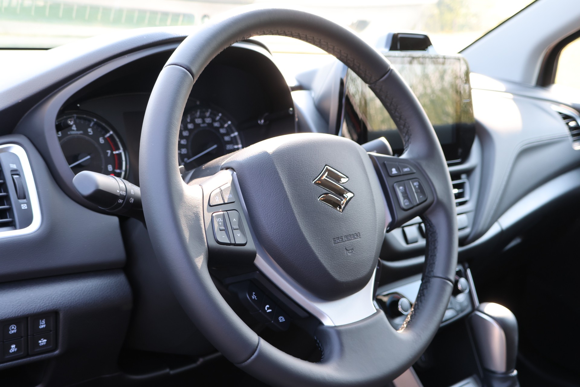 SUZUKI S-Cross 1.4T Compact+-image-4